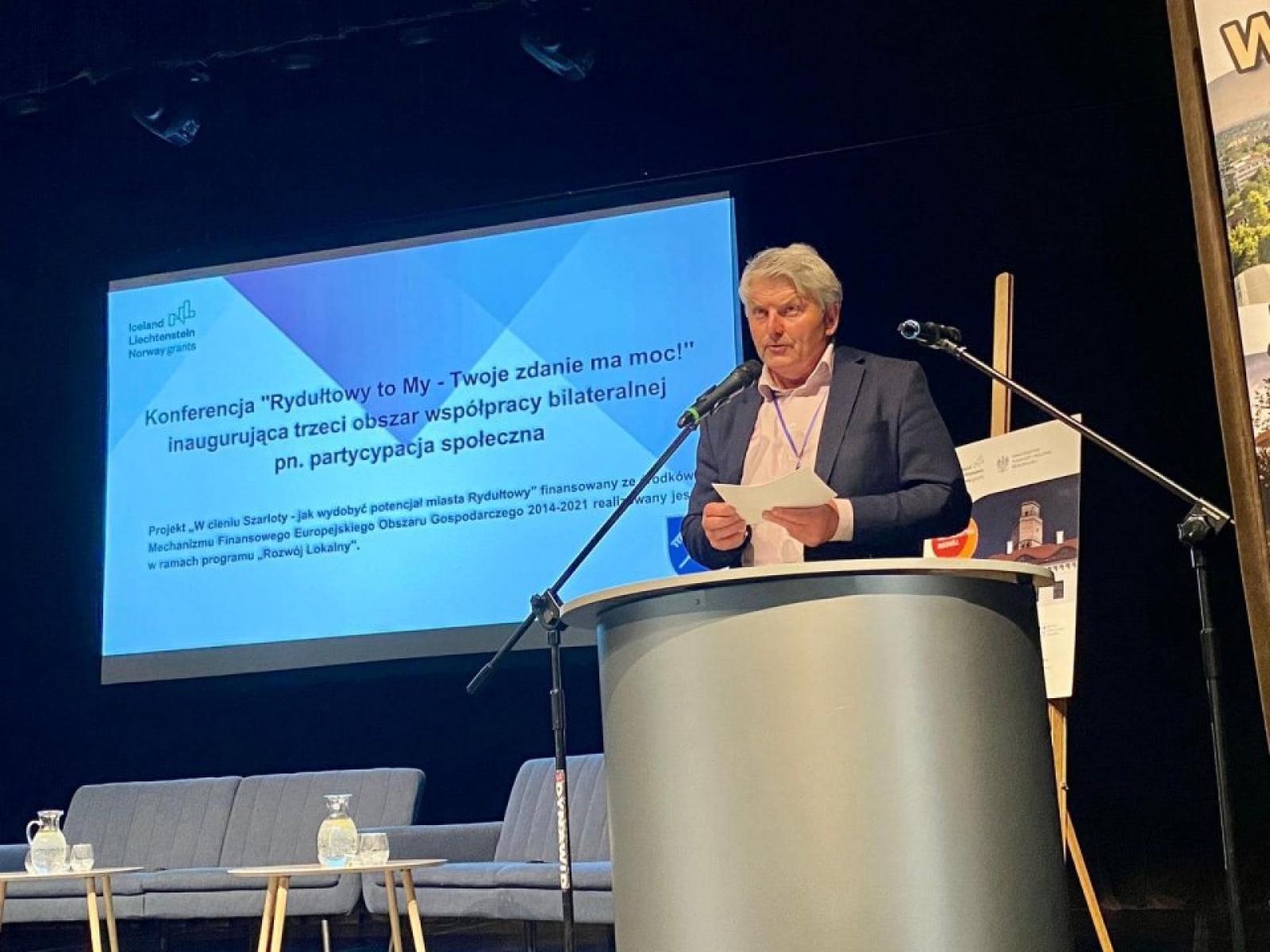 Zdjęcie w galerii na portalu naszwodzislaw.com: Norwegowie posadzili drzewo w Rydułtowach [FOTO i WIDEO] wiadomości z regionu