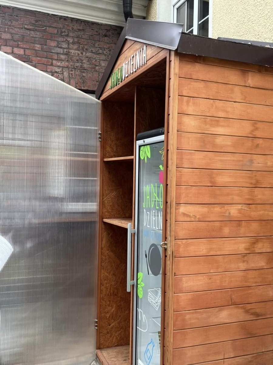 Zdjęcie w galerii na portalu naszwodzislaw.com: Norwegowie posadzili drzewo w Rydułtowach [FOTO i WIDEO] wiadomości z regionu