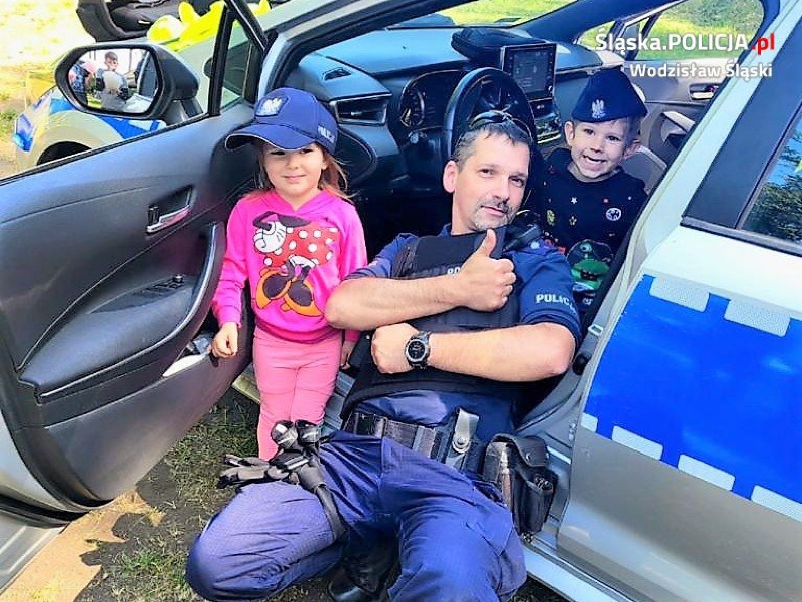 Zdjęcie w galerii na portalu naszwodzislaw.com: Policjanci angażują się w profilaktykę podczas imprez wiadomości z regionu