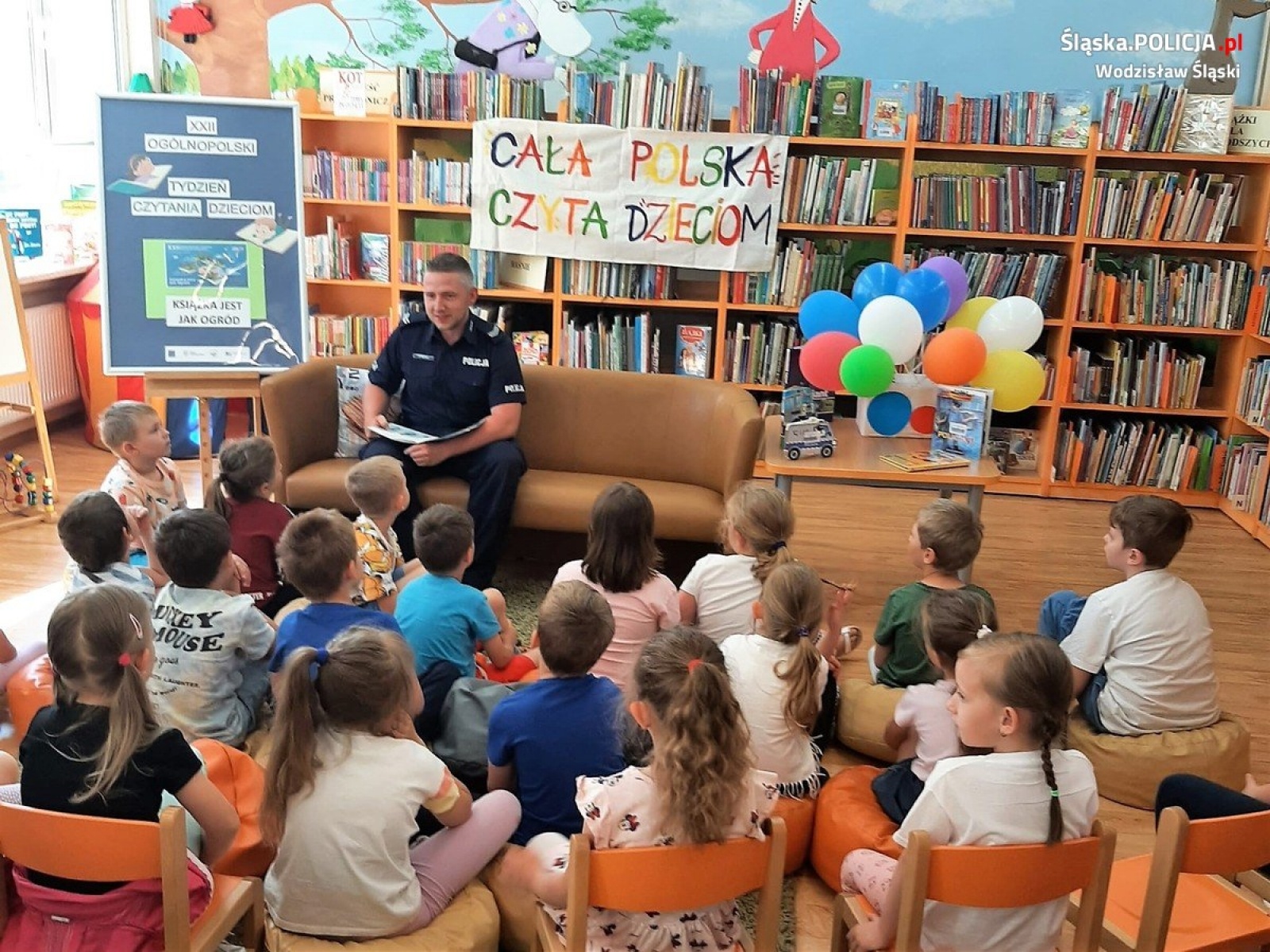Zdjęcie w galerii na portalu naszwodzislaw.com: Policjanci angażują się w profilaktykę podczas imprez wiadomości z regionu