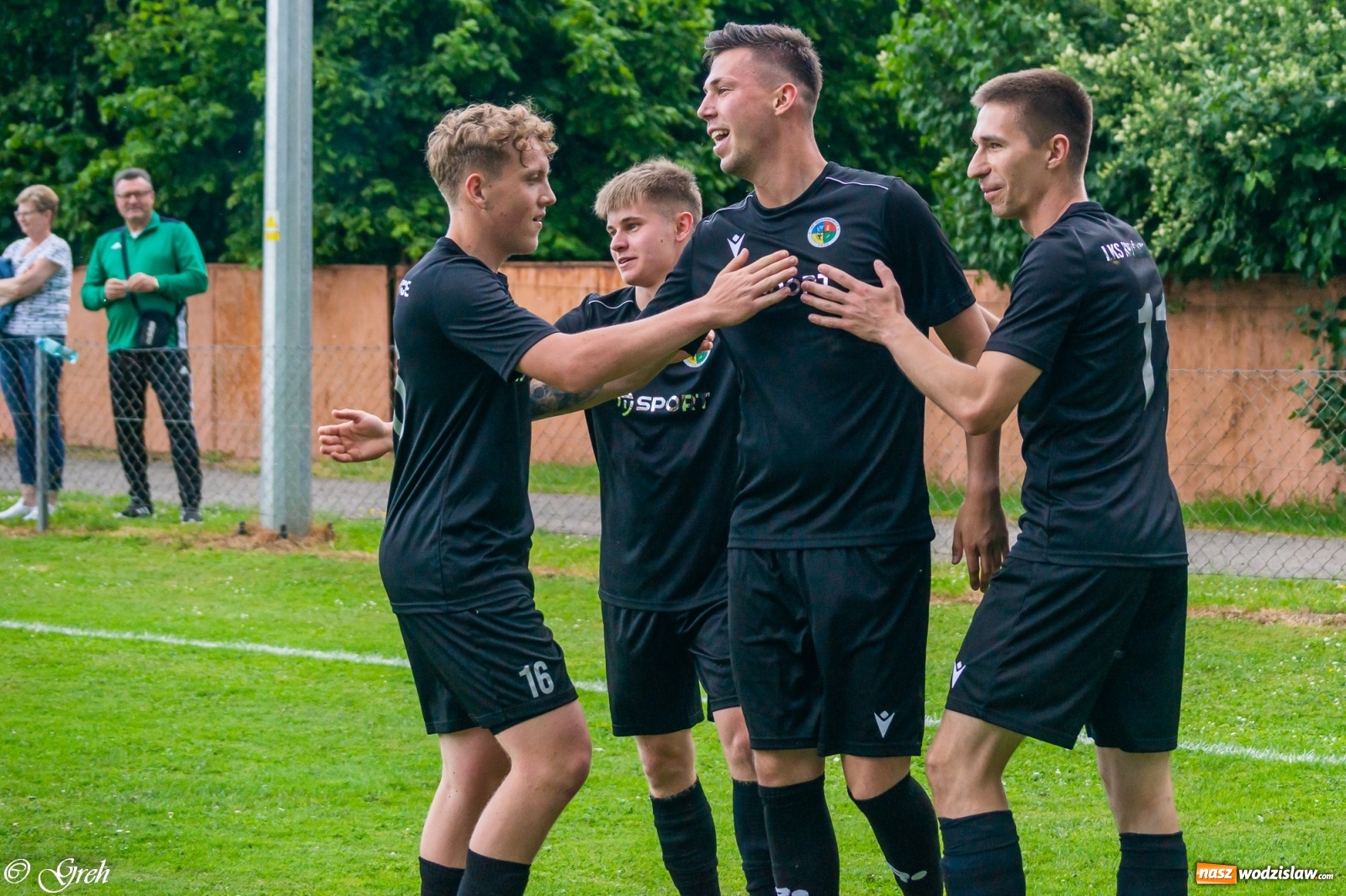 Zdjęcie w galerii na portalu naszwodzislaw.com: O mistrzostwie zdecyduje ostatnia kolejka. Państwo Kubikowie z podziękowaniami [FOTO] wiadomości z regionu