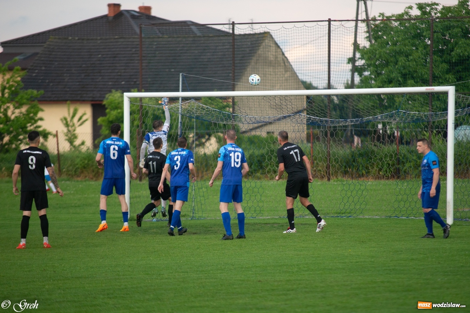 Zdjęcie w galerii na portalu naszwodzislaw.com: O mistrzostwie zdecyduje ostatnia kolejka. Państwo Kubikowie z podziękowaniami [FOTO] wiadomości z regionu