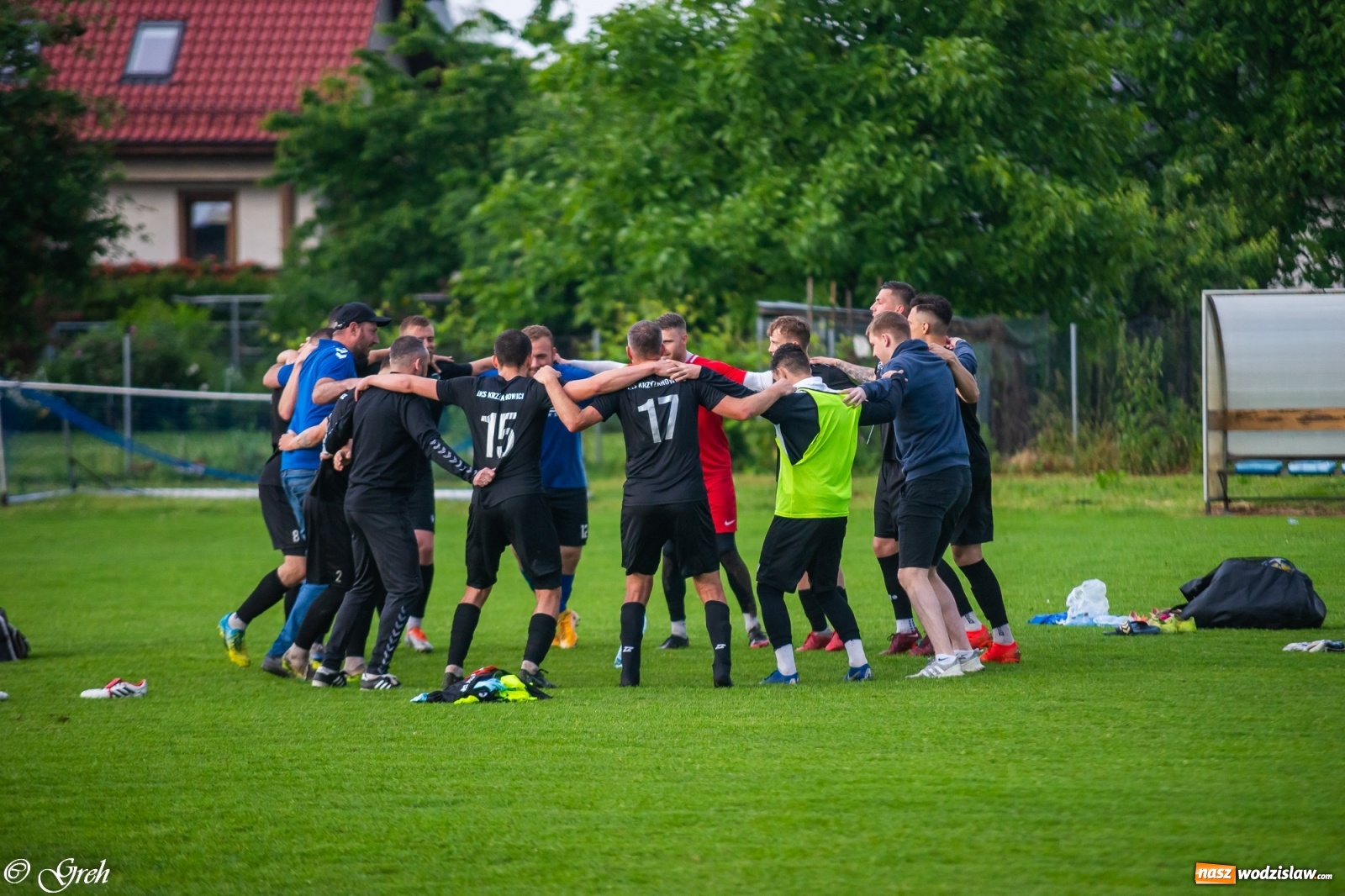 Zdjęcie w galerii na portalu naszwodzislaw.com: O mistrzostwie zdecyduje ostatnia kolejka. Państwo Kubikowie z podziękowaniami [FOTO] wiadomości z regionu
