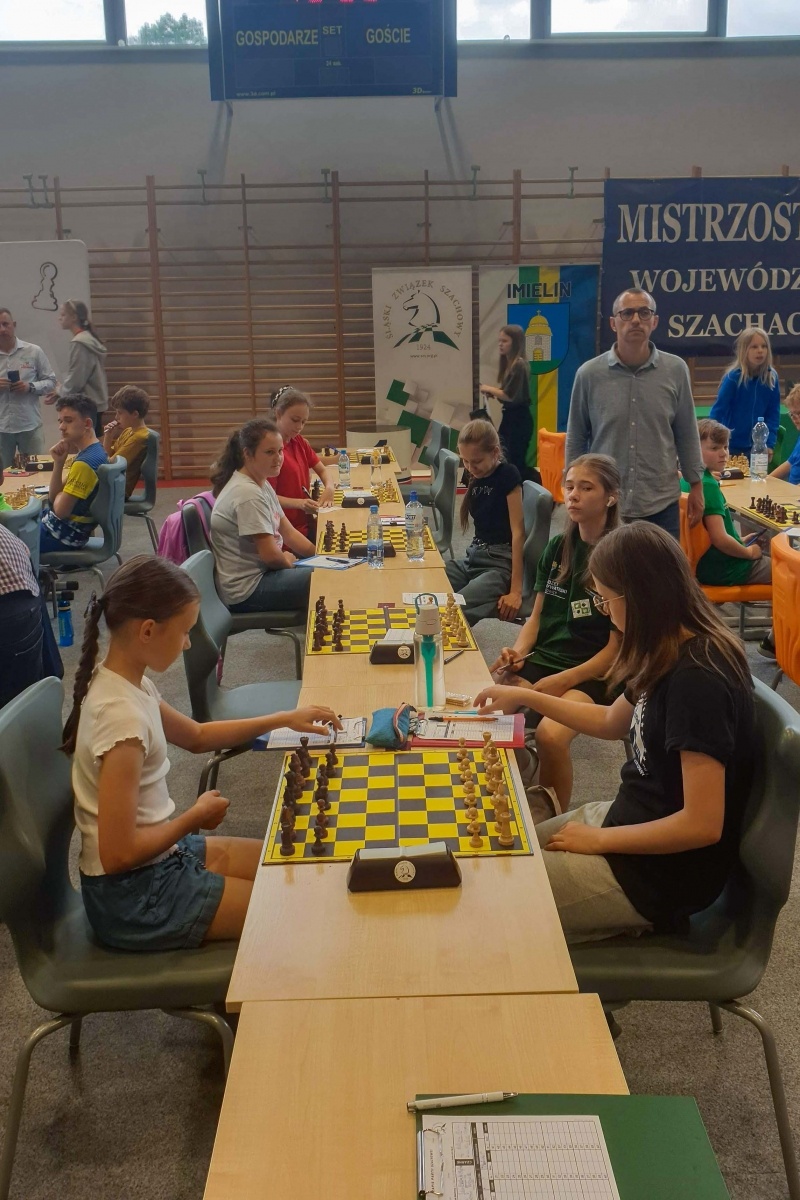 Zdjęcie w galerii na portalu naszwodzislaw.com: Szachiści z wodzisławskiej Baszty na MEDAL wiadomości z regionu