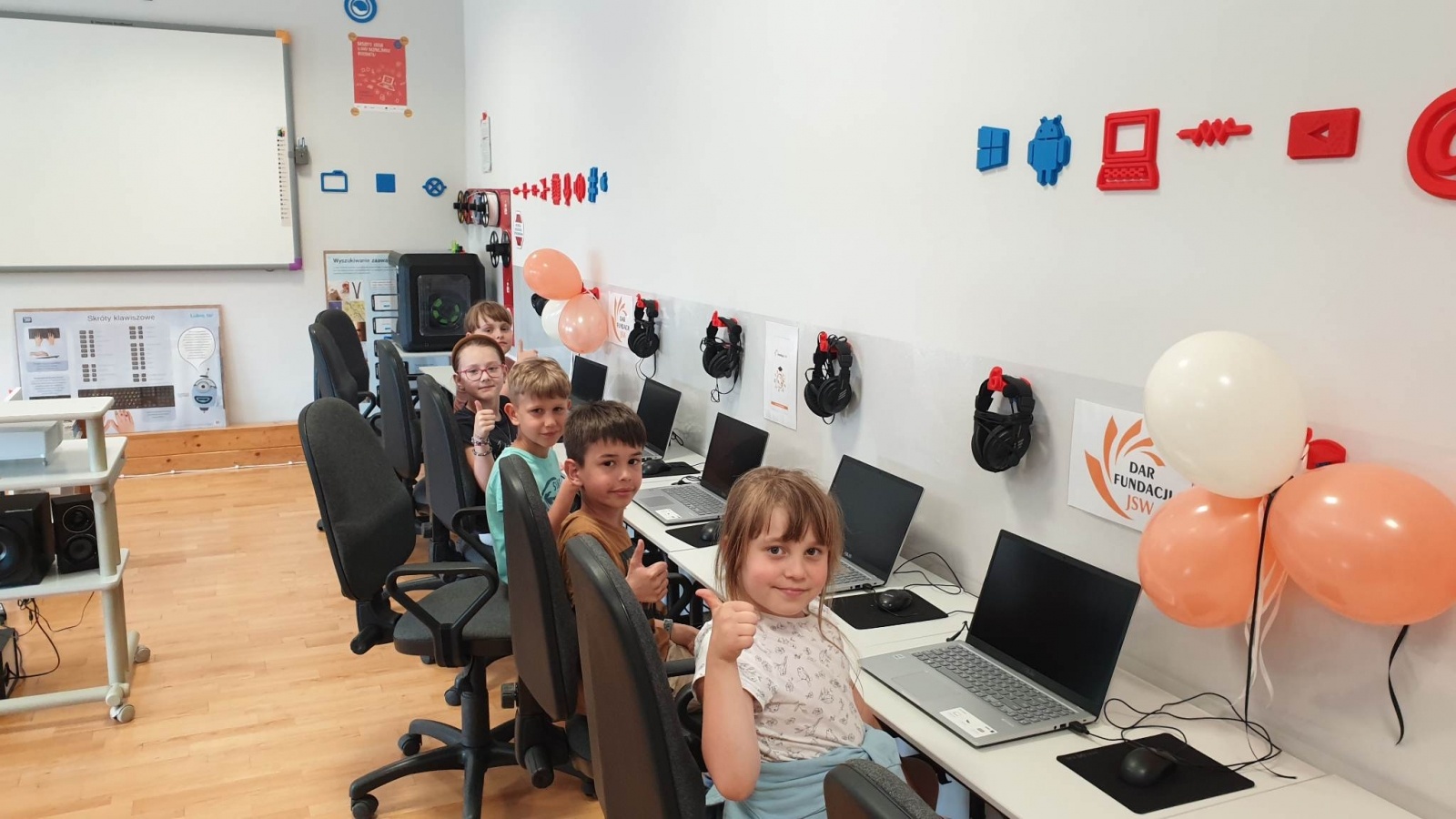 Zdjęcie w galerii na portalu naszwodzislaw.com: Szkoła w Skrbeńsku ma nową pracownię infomatyczno-techniczną wiadomości z regionu