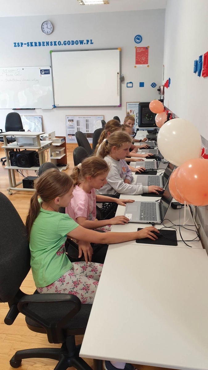 Zdjęcie w galerii na portalu naszwodzislaw.com: Szkoła w Skrbeńsku ma nową pracownię infomatyczno-techniczną wiadomości z regionu