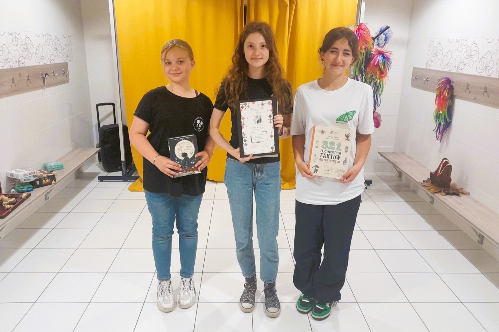 Zdjęcie w galerii na portalu naszwodzislaw.com: Uczennice z Godowa najlepsze w turnieju wiedzy o życiu i twórczości Franciszka Pieczki wiadomości z regionu