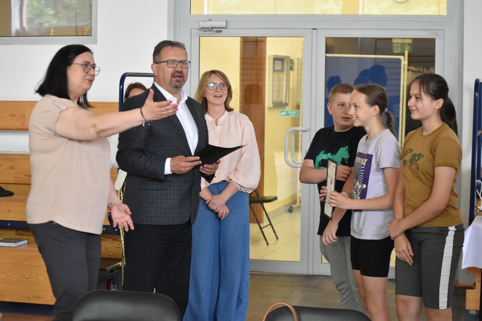 Zdjęcie w galerii na portalu naszwodzislaw.com: Uczennice z Godowa najlepsze w turnieju wiedzy o życiu i twórczości Franciszka Pieczki wiadomości z regionu