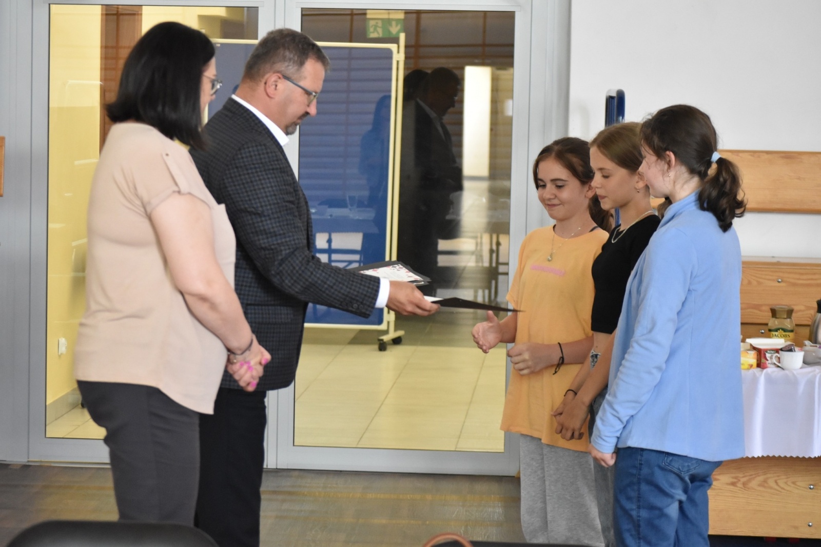 Zdjęcie w galerii na portalu naszwodzislaw.com: Uczennice z Godowa najlepsze w turnieju wiedzy o życiu i twórczości Franciszka Pieczki wiadomości z regionu