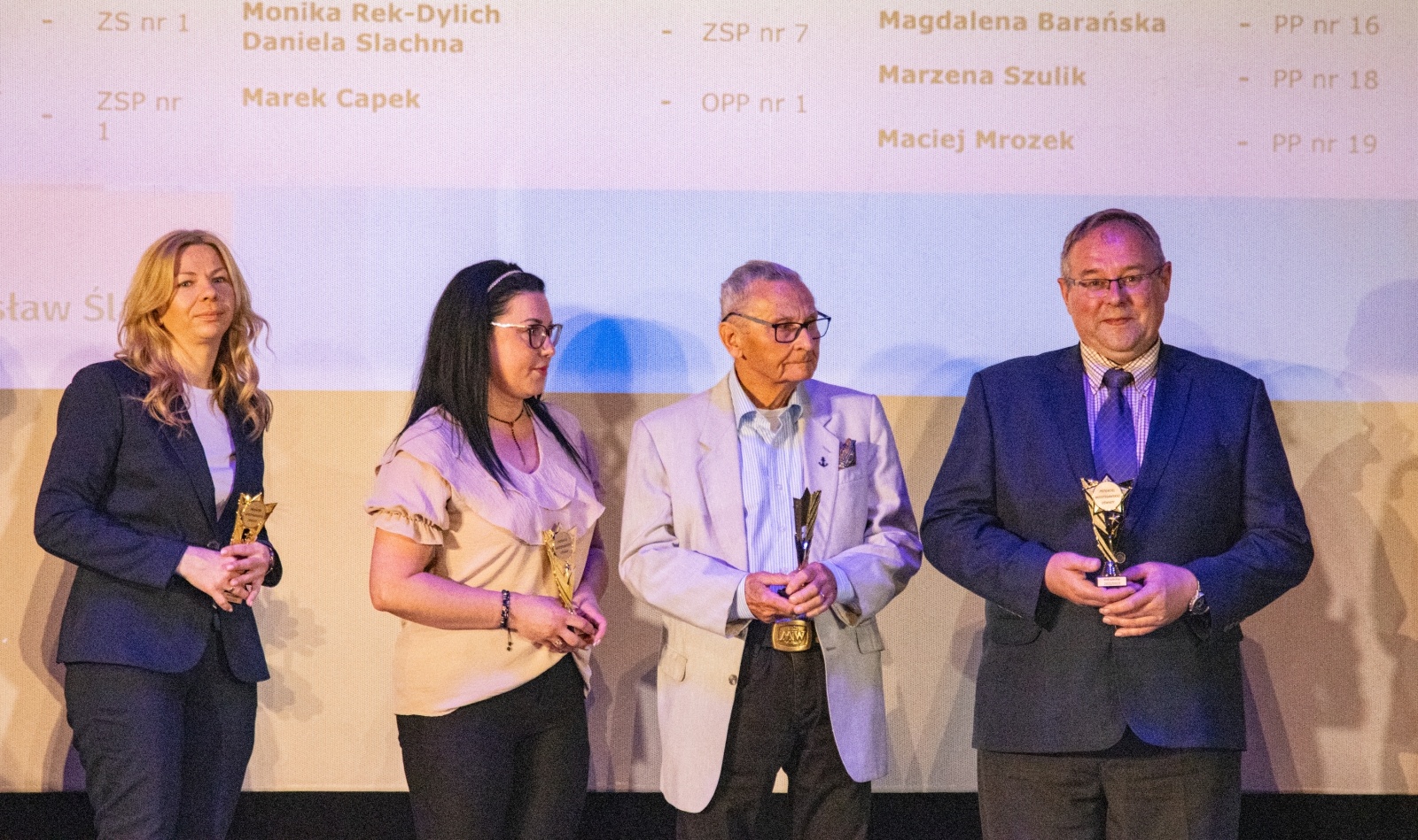 Zdjęcie w galerii na portalu naszwodzislaw.com: Gala Laureatów 2023. Prymusi uhonorowani wiadomości z regionu