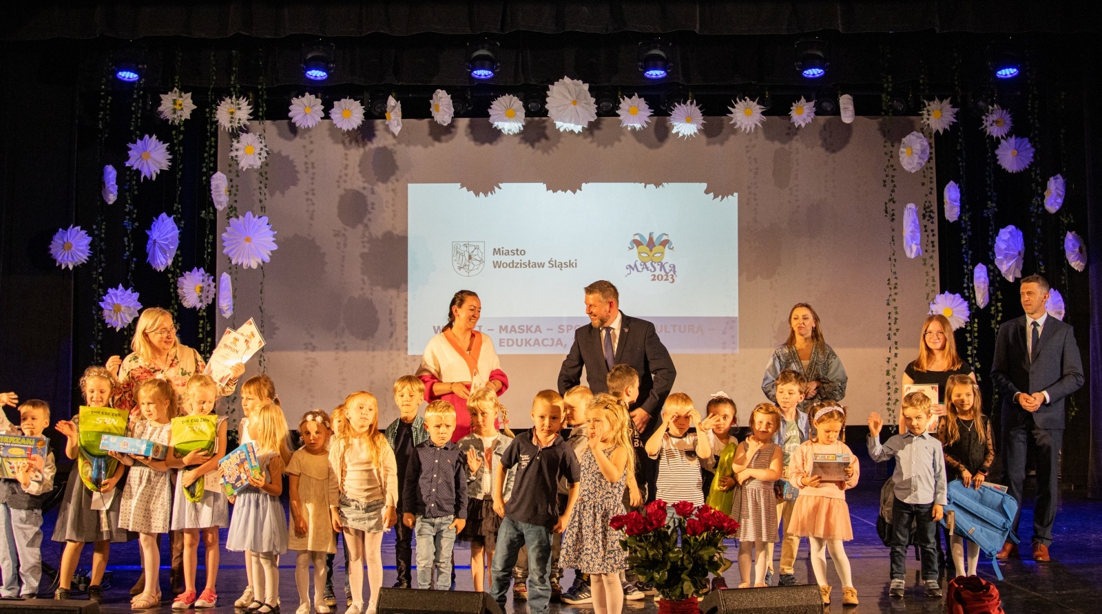 Zdjęcie w galerii na portalu naszwodzislaw.com: Gala Laureatów 2023. Prymusi uhonorowani wiadomości z regionu