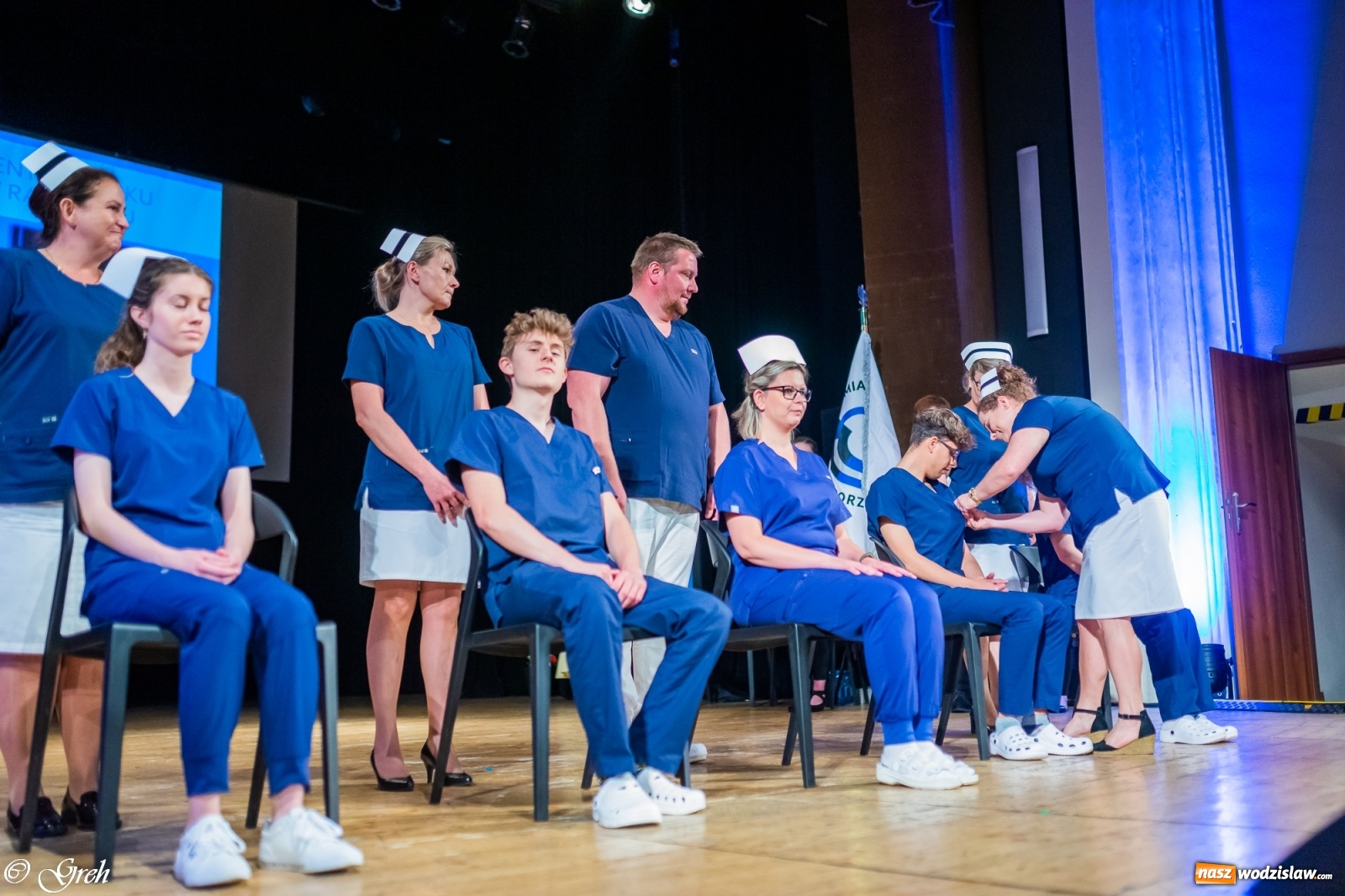 Zdjęcie w galerii na portalu naszwodzislaw.com: By zostać pielęgniarką trzeba kochać ludzi. Uroczystość czepkowania studentów ANS w Raciborzu [FOTO i WIDEO] wiadomości z regionu