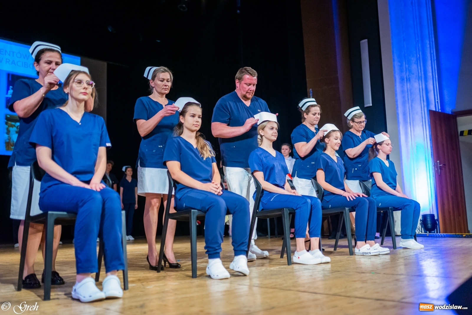 Zdjęcie w galerii na portalu naszwodzislaw.com: By zostać pielęgniarką trzeba kochać ludzi. Uroczystość czepkowania studentów ANS w Raciborzu [FOTO i WIDEO] wiadomości z regionu