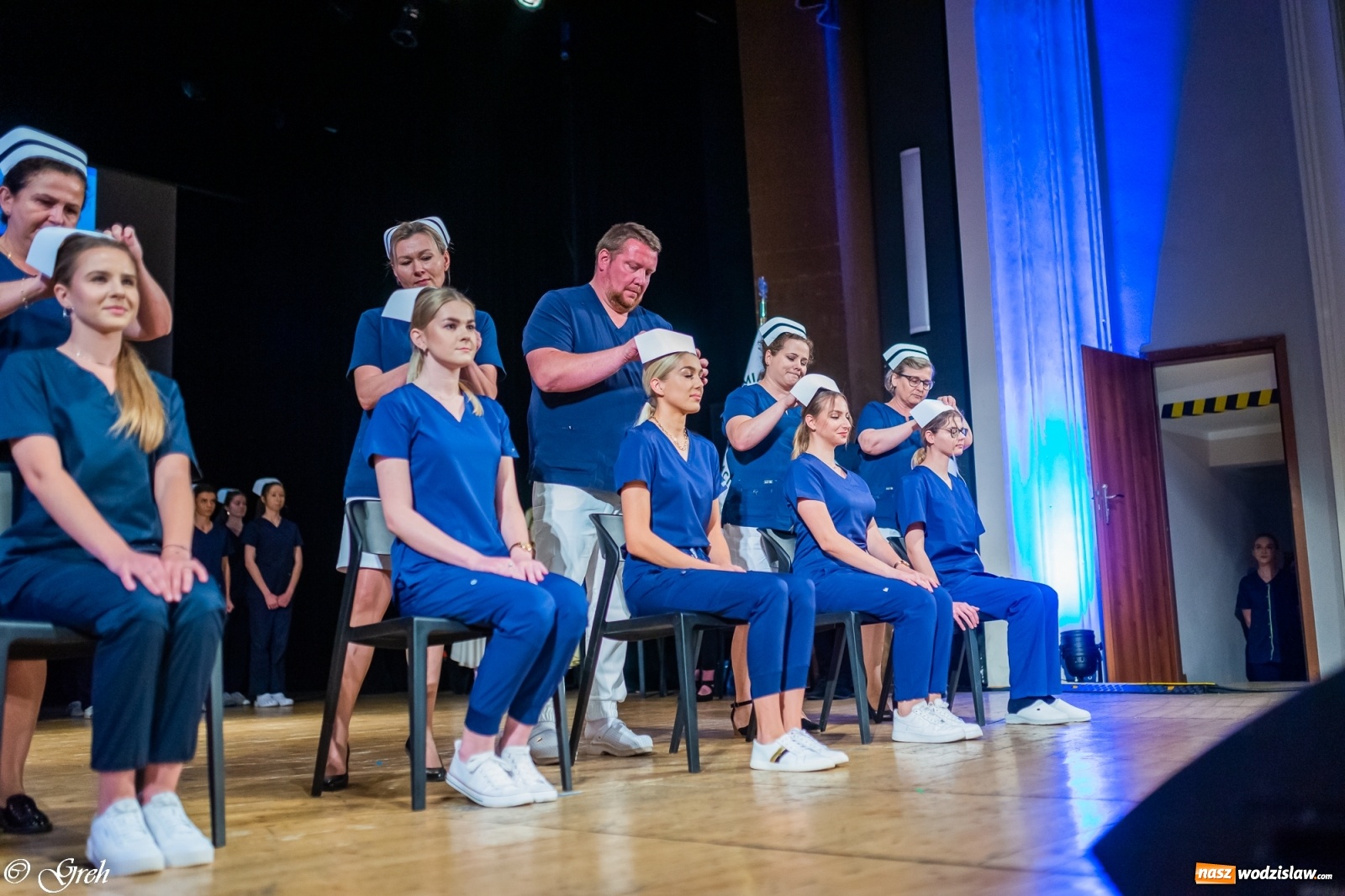 Zdjęcie w galerii na portalu naszwodzislaw.com: By zostać pielęgniarką trzeba kochać ludzi. Uroczystość czepkowania studentów ANS w Raciborzu [FOTO i WIDEO] wiadomości z regionu