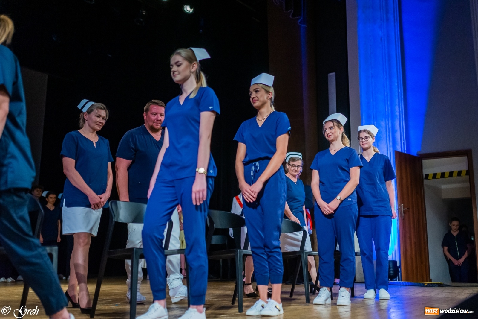 Zdjęcie w galerii na portalu naszwodzislaw.com: By zostać pielęgniarką trzeba kochać ludzi. Uroczystość czepkowania studentów ANS w Raciborzu [FOTO i WIDEO] wiadomości z regionu