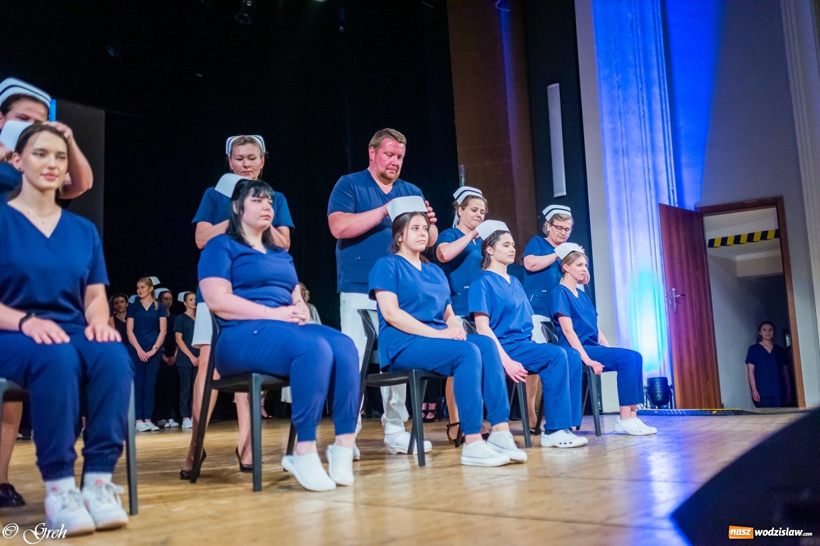 Zdjęcie w galerii na portalu naszwodzislaw.com: By zostać pielęgniarką trzeba kochać ludzi. Uroczystość czepkowania studentów ANS w Raciborzu [FOTO i WIDEO] wiadomości z regionu