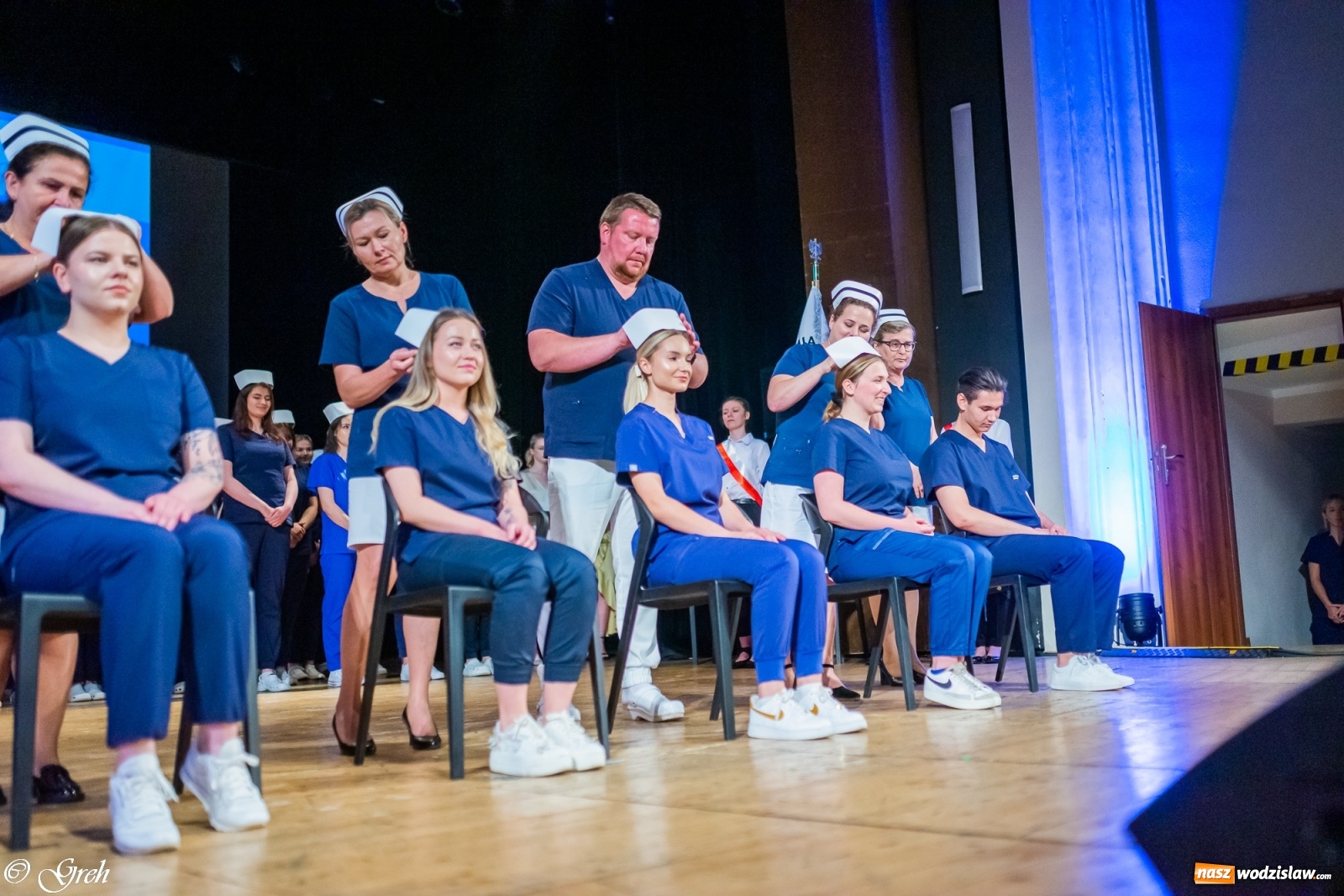 Zdjęcie w galerii na portalu naszwodzislaw.com: By zostać pielęgniarką trzeba kochać ludzi. Uroczystość czepkowania studentów ANS w Raciborzu [FOTO i WIDEO] wiadomości z regionu