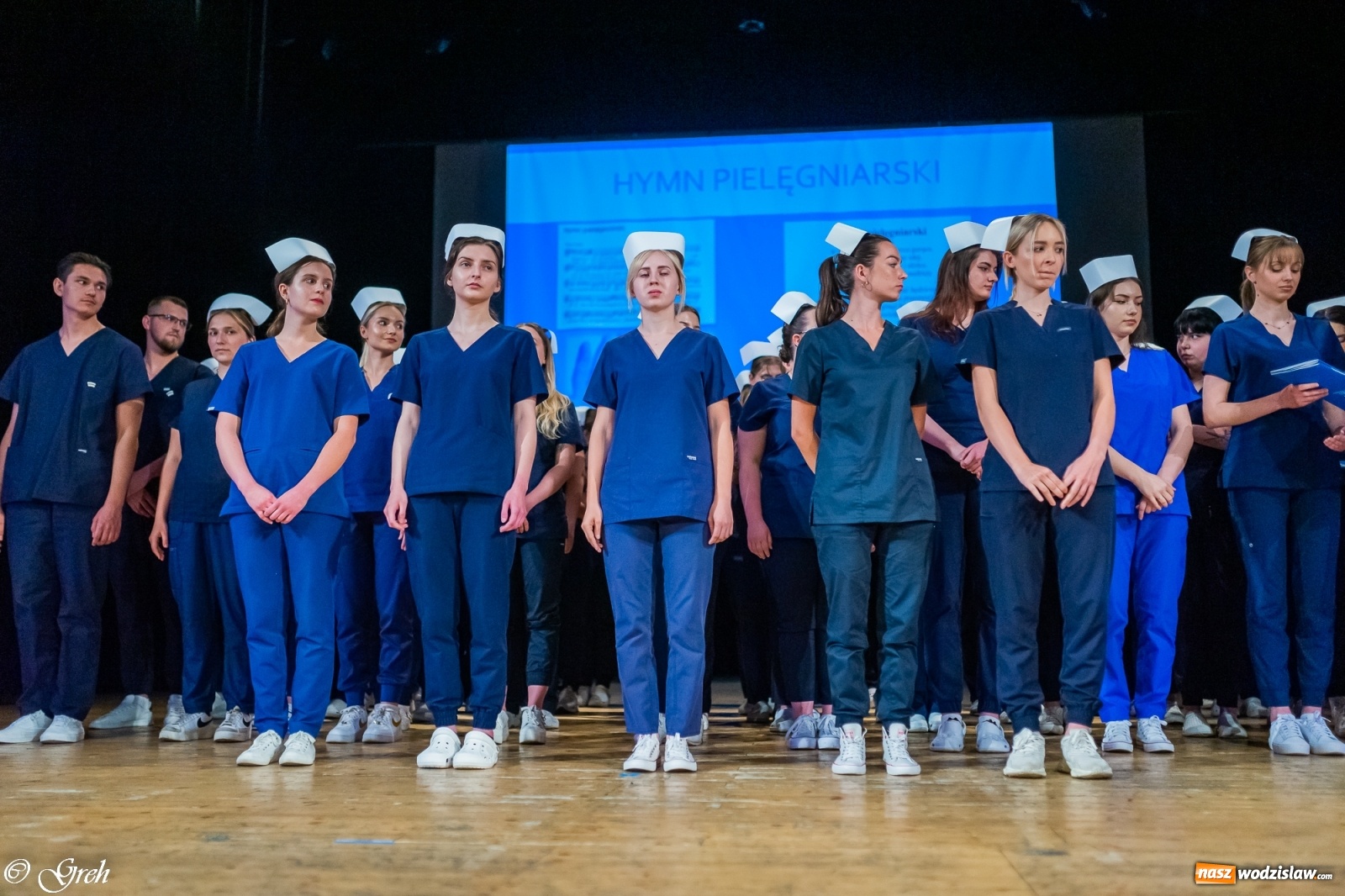 Zdjęcie w galerii na portalu naszwodzislaw.com: By zostać pielęgniarką trzeba kochać ludzi. Uroczystość czepkowania studentów ANS w Raciborzu [FOTO i WIDEO] wiadomości z regionu