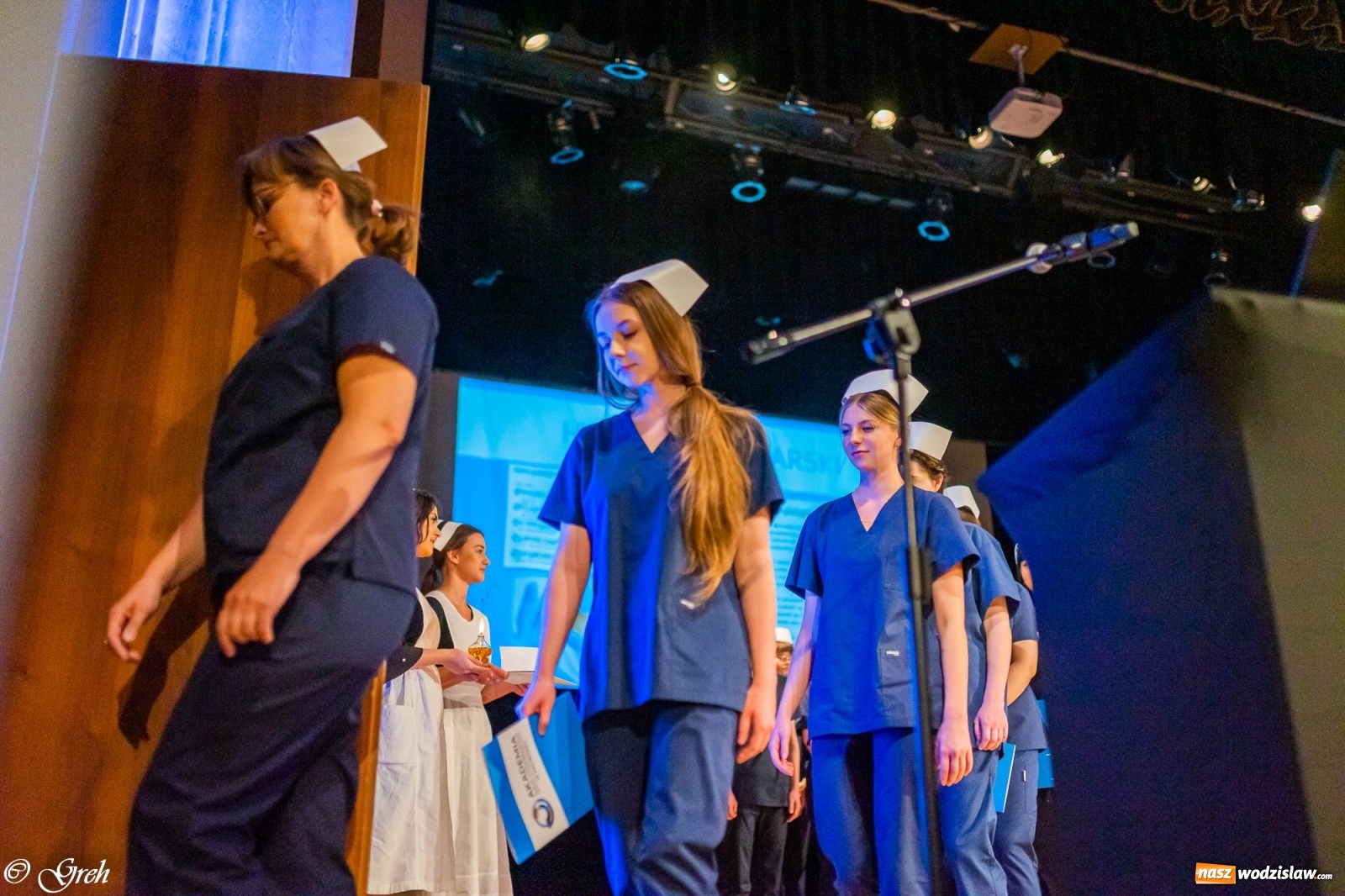 Zdjęcie w galerii na portalu naszwodzislaw.com: By zostać pielęgniarką trzeba kochać ludzi. Uroczystość czepkowania studentów ANS w Raciborzu [FOTO i WIDEO] wiadomości z regionu