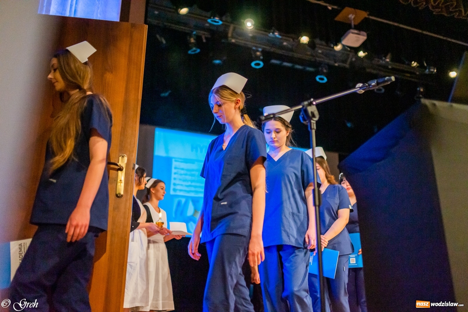 Zdjęcie w galerii na portalu naszwodzislaw.com: By zostać pielęgniarką trzeba kochać ludzi. Uroczystość czepkowania studentów ANS w Raciborzu [FOTO i WIDEO] wiadomości z regionu