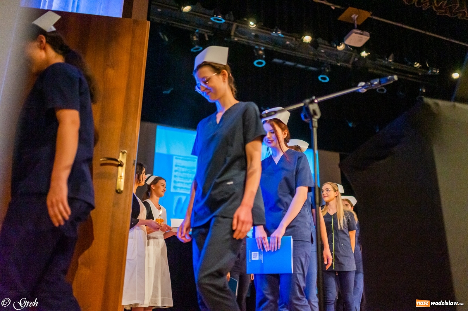 Zdjęcie w galerii na portalu naszwodzislaw.com: By zostać pielęgniarką trzeba kochać ludzi. Uroczystość czepkowania studentów ANS w Raciborzu [FOTO i WIDEO] wiadomości z regionu