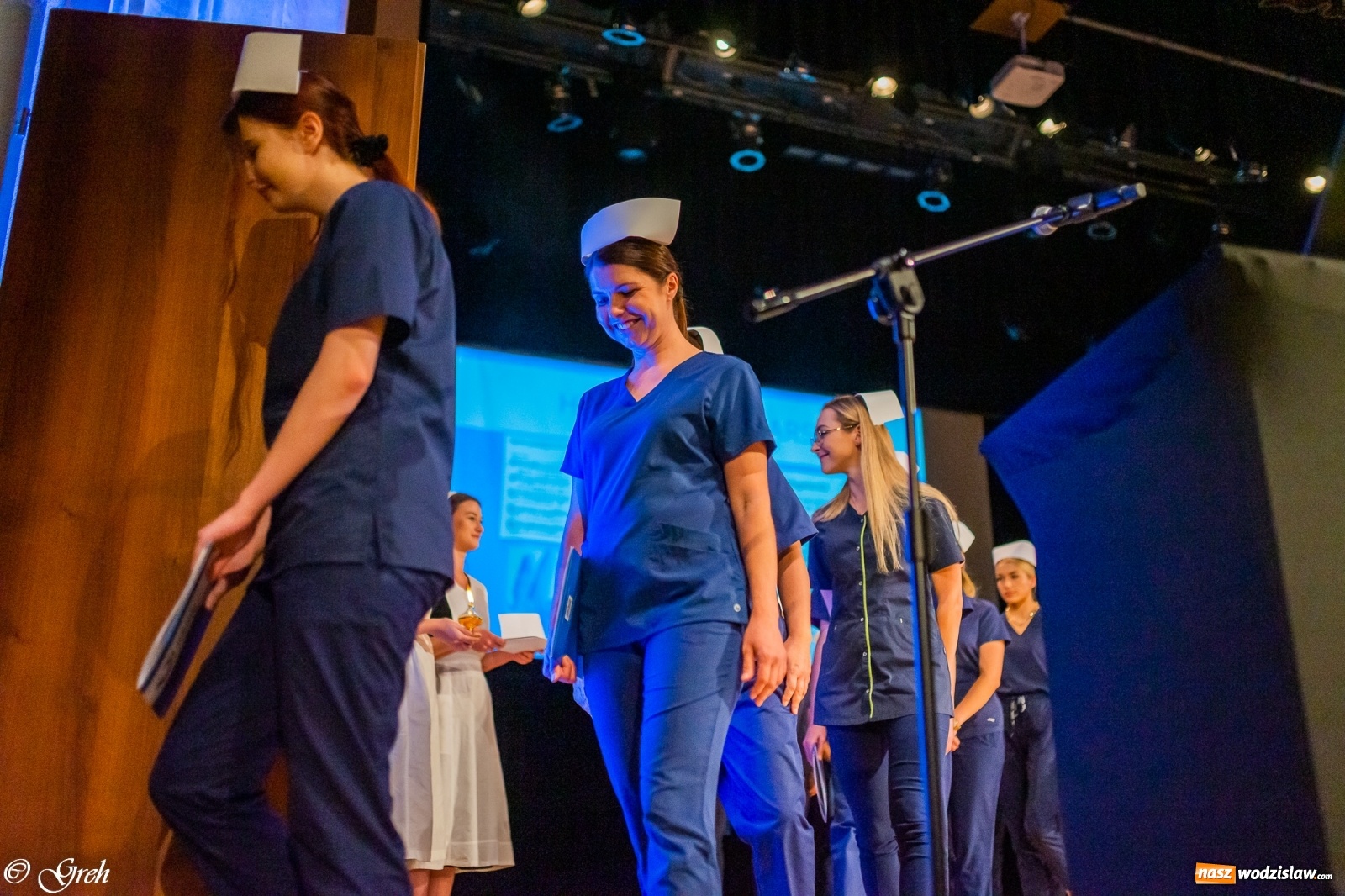 Zdjęcie w galerii na portalu naszwodzislaw.com: By zostać pielęgniarką trzeba kochać ludzi. Uroczystość czepkowania studentów ANS w Raciborzu [FOTO i WIDEO] wiadomości z regionu