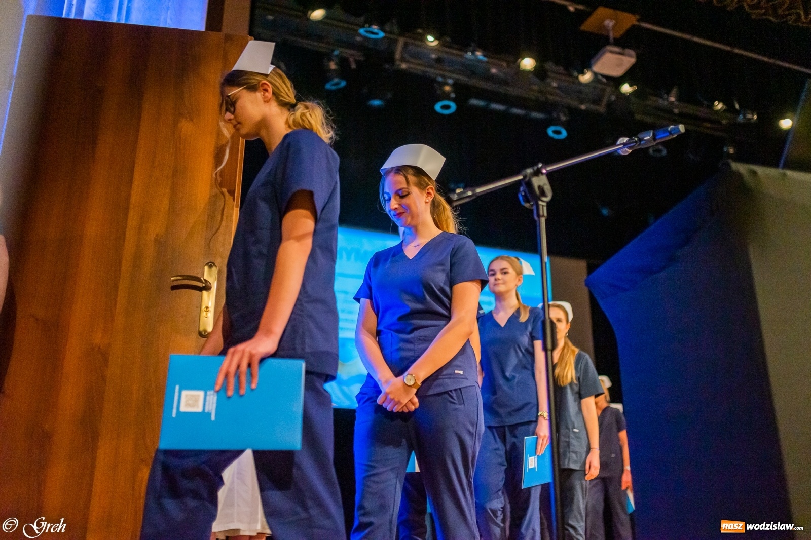 Zdjęcie w galerii na portalu naszwodzislaw.com: By zostać pielęgniarką trzeba kochać ludzi. Uroczystość czepkowania studentów ANS w Raciborzu [FOTO i WIDEO] wiadomości z regionu