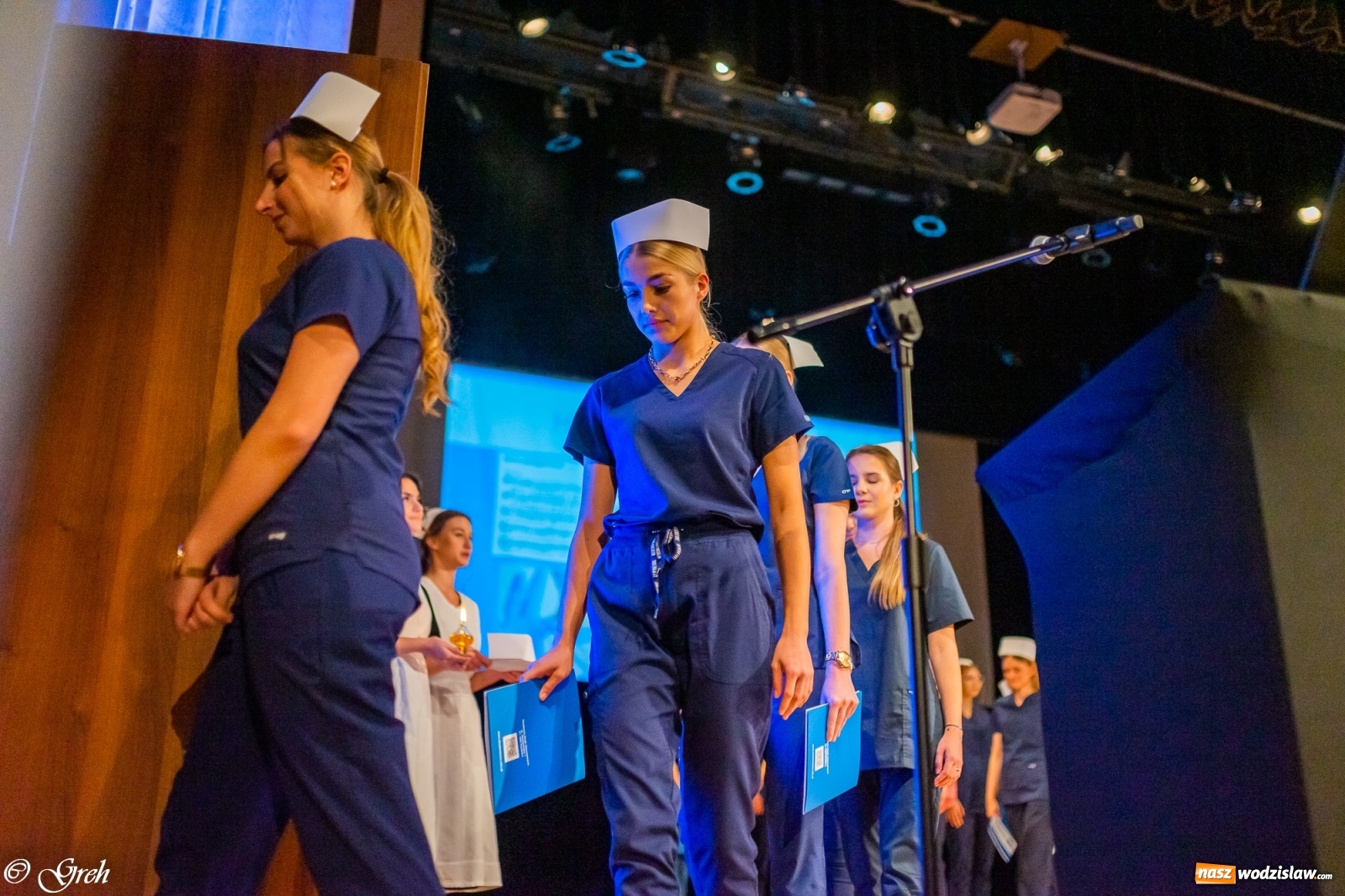 Zdjęcie w galerii na portalu naszwodzislaw.com: By zostać pielęgniarką trzeba kochać ludzi. Uroczystość czepkowania studentów ANS w Raciborzu [FOTO i WIDEO] wiadomości z regionu