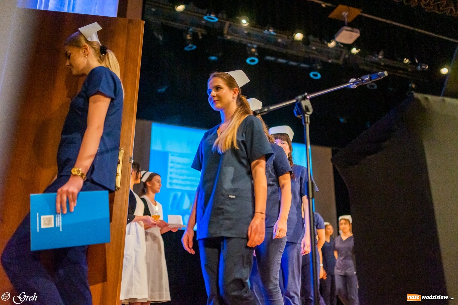 Zdjęcie w galerii na portalu naszwodzislaw.com: By zostać pielęgniarką trzeba kochać ludzi. Uroczystość czepkowania studentów ANS w Raciborzu [FOTO i WIDEO] wiadomości z regionu