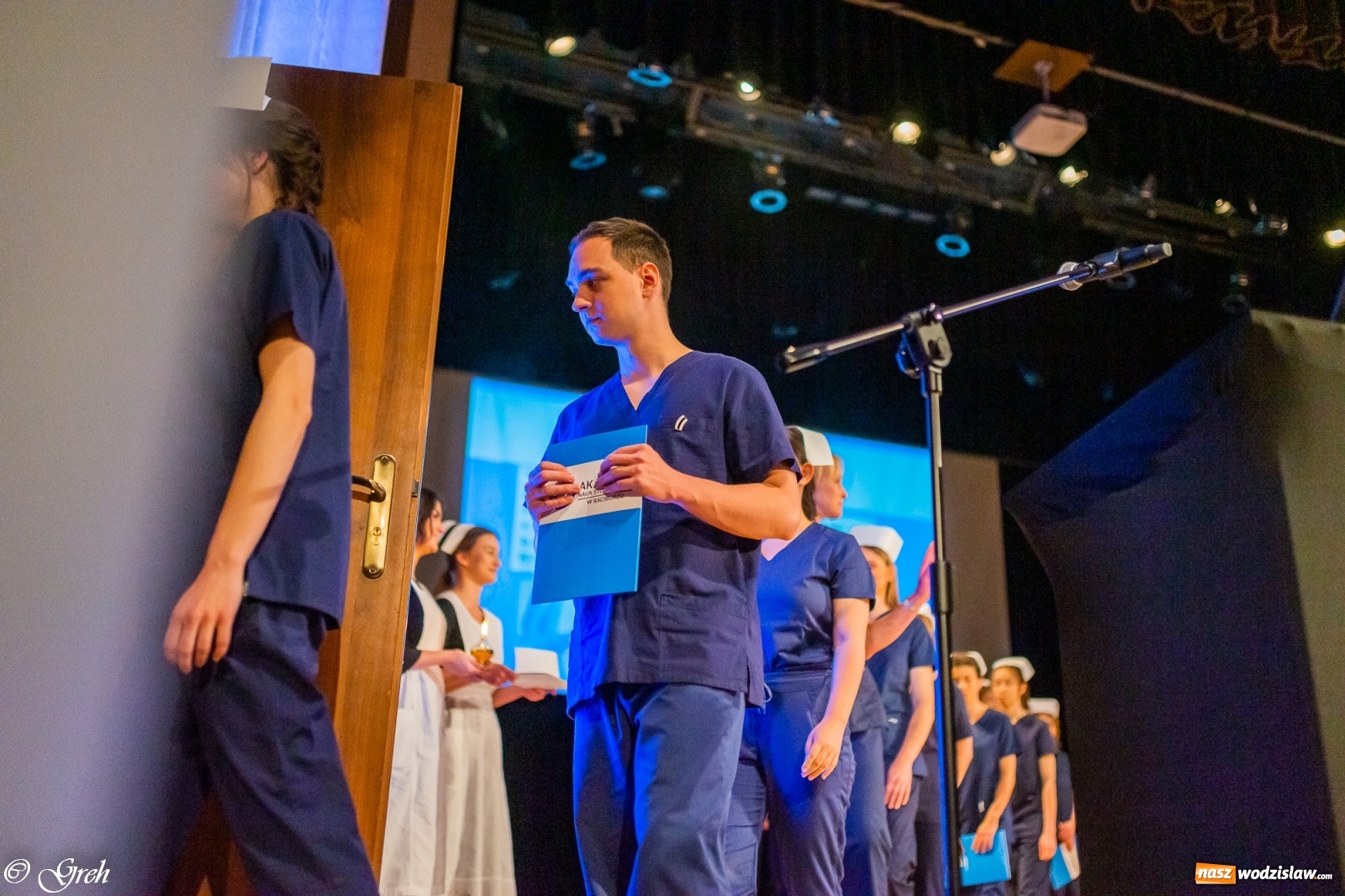 Zdjęcie w galerii na portalu naszwodzislaw.com: By zostać pielęgniarką trzeba kochać ludzi. Uroczystość czepkowania studentów ANS w Raciborzu [FOTO i WIDEO] wiadomości z regionu