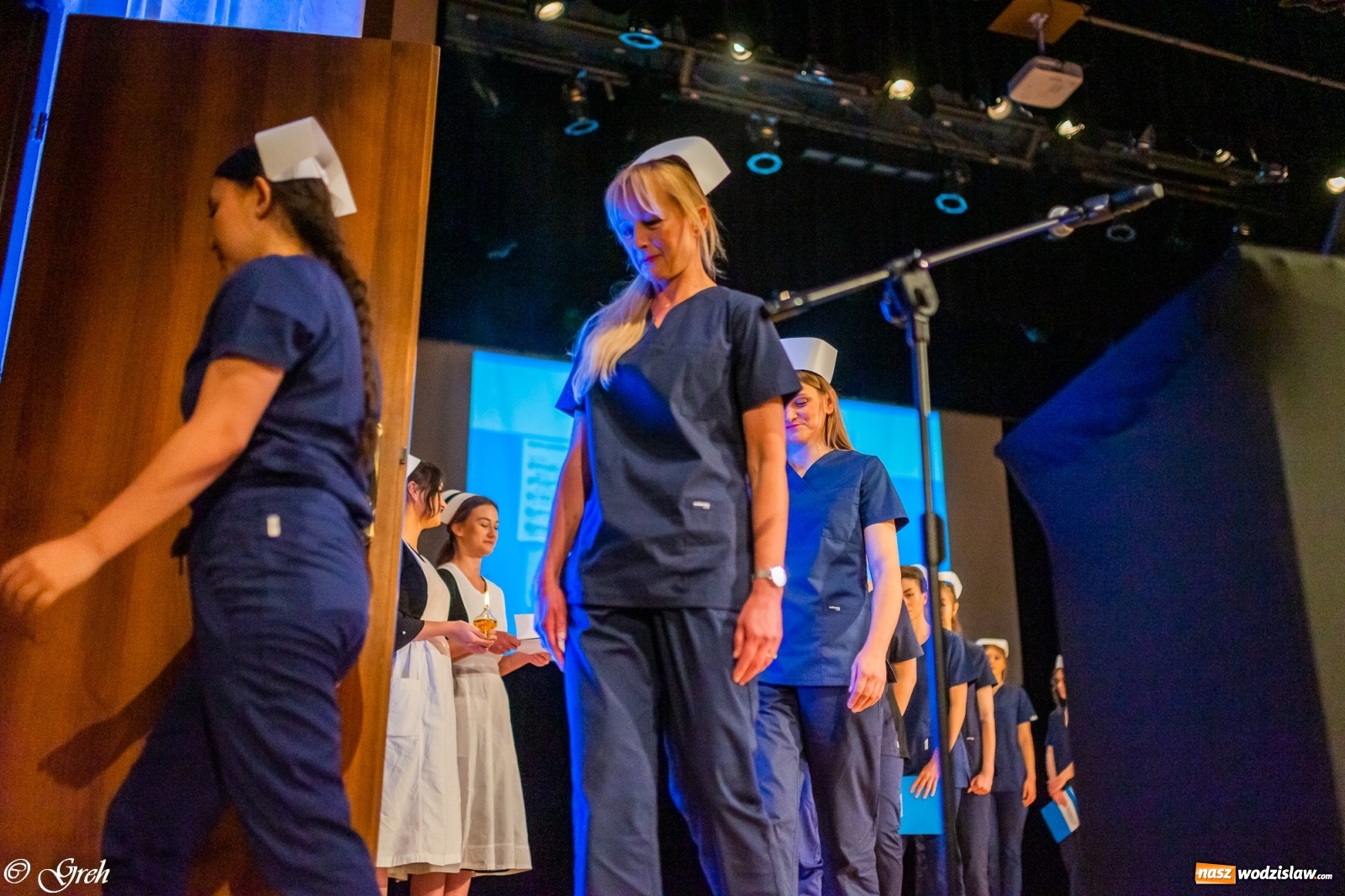 Zdjęcie w galerii na portalu naszwodzislaw.com: By zostać pielęgniarką trzeba kochać ludzi. Uroczystość czepkowania studentów ANS w Raciborzu [FOTO i WIDEO] wiadomości z regionu