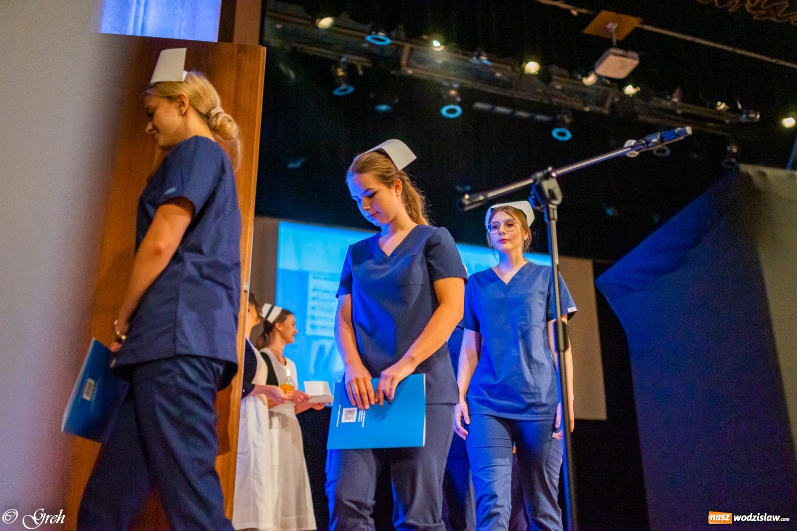 Zdjęcie w galerii na portalu naszwodzislaw.com: By zostać pielęgniarką trzeba kochać ludzi. Uroczystość czepkowania studentów ANS w Raciborzu [FOTO i WIDEO] wiadomości z regionu