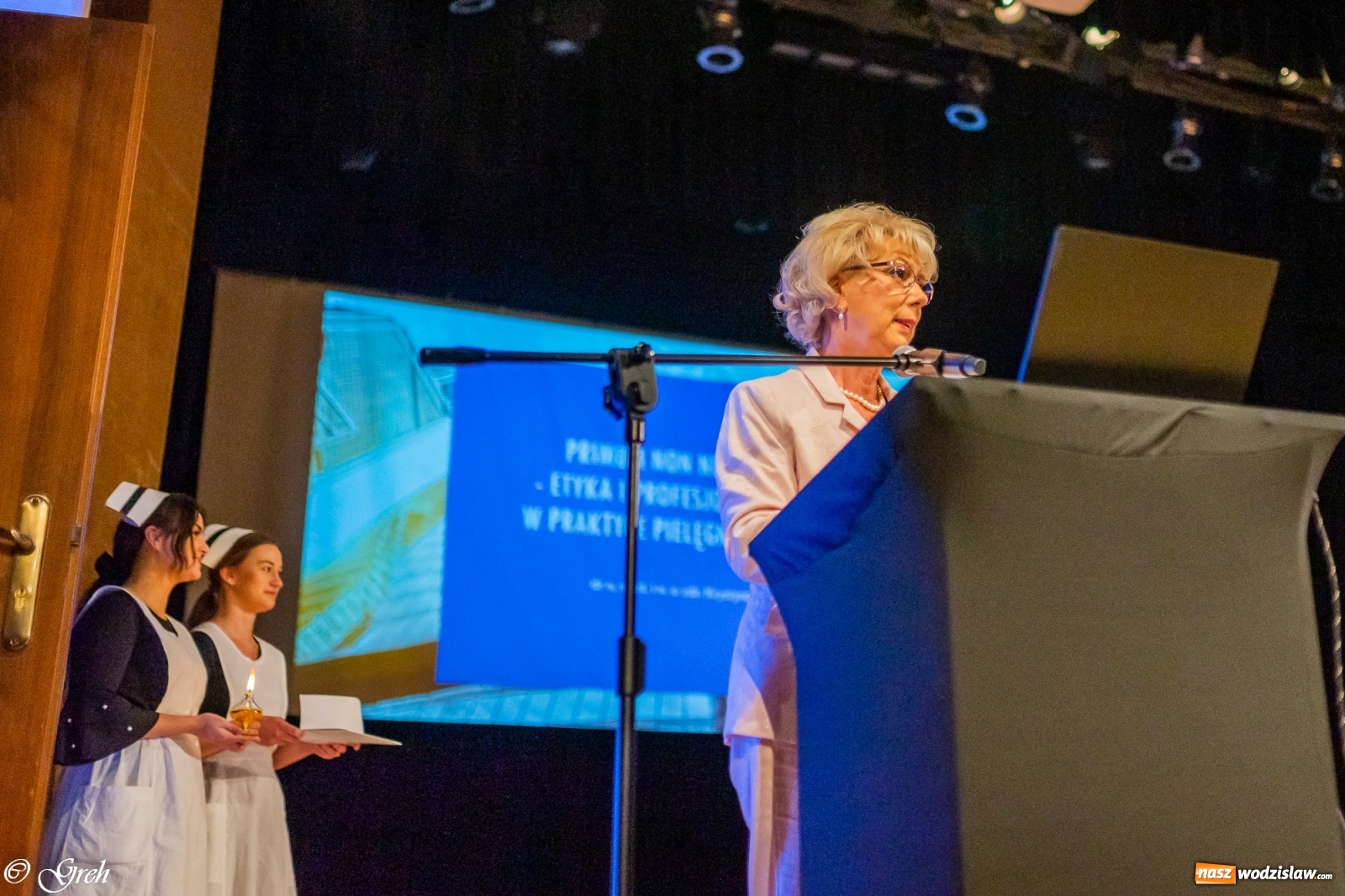 Zdjęcie w galerii na portalu naszwodzislaw.com: By zostać pielęgniarką trzeba kochać ludzi. Uroczystość czepkowania studentów ANS w Raciborzu [FOTO i WIDEO] wiadomości z regionu