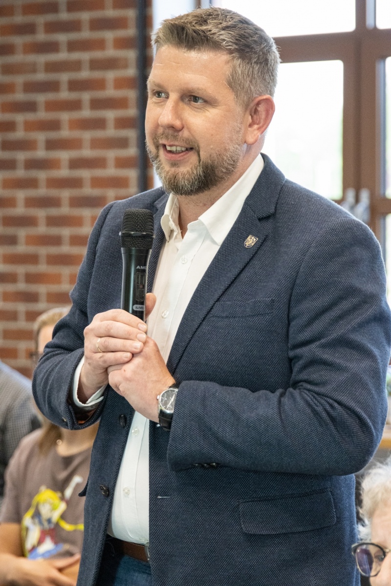 Zdjęcie w galerii na portalu naszwodzislaw.com: Rozmowy o hejcie i nietolerancji na wodzisławskim dworcu. Spotkanie autorskie z Klaudią Szubert wiadomości z regionu