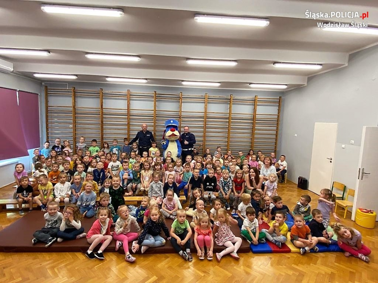 Zdjęcie w galerii na portalu naszwodzislaw.com: Policjanci z wizytą u najmłodszych w Lubomi wiadomości z regionu