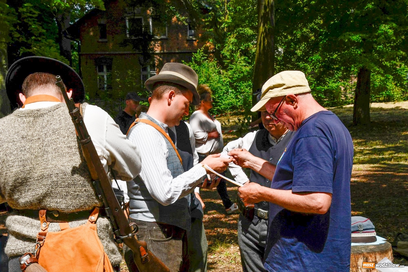 Zdjęcie w galerii na portalu naszwodzislaw.com: Narodowy Dzień Powstań Śląskich. Tysiące ludzi na inscenizacji w Rzuchowie [FOTO i WIDEO] wiadomości z regionu