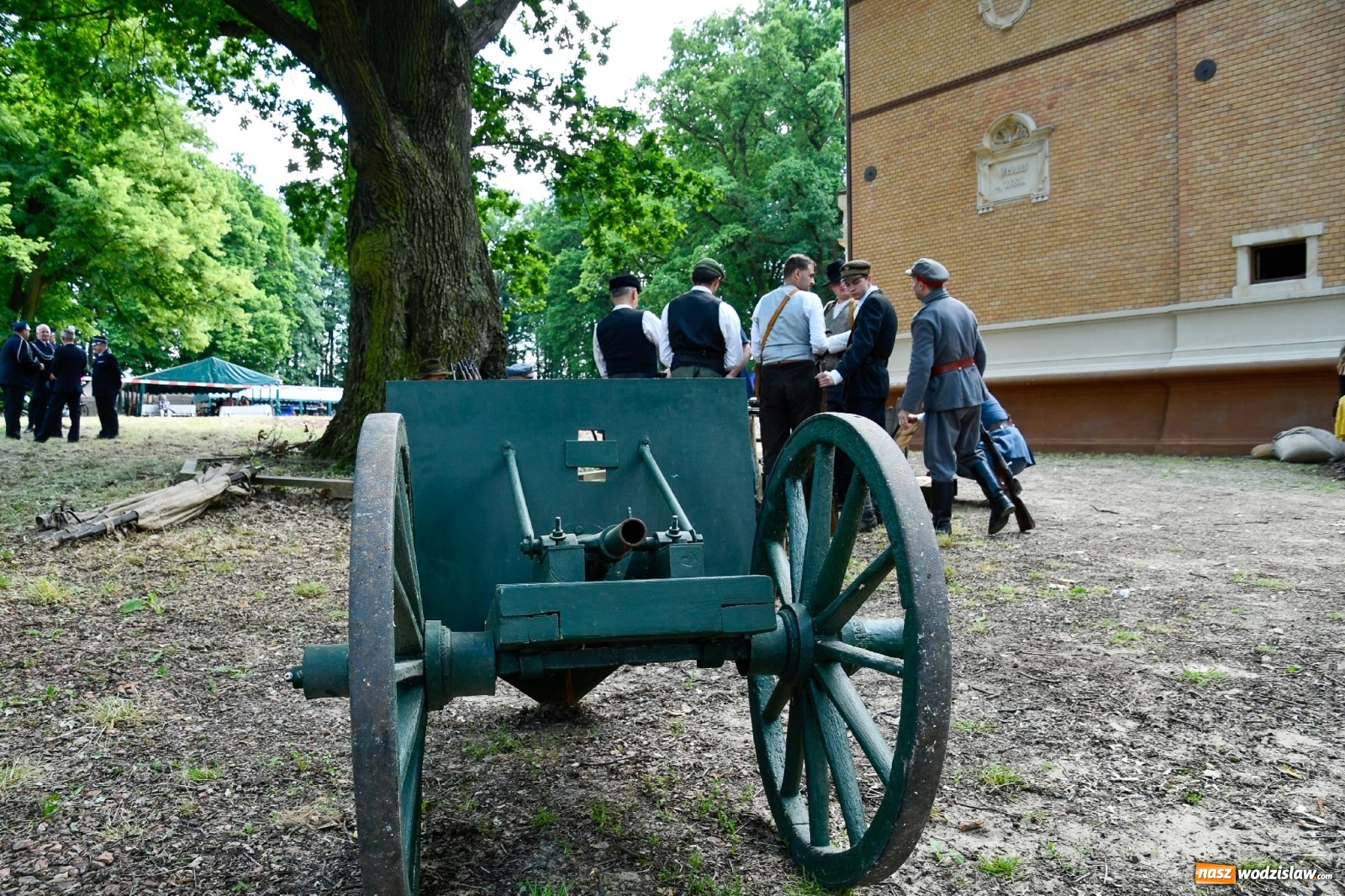 Zdjęcie w galerii na portalu naszwodzislaw.com: Narodowy Dzień Powstań Śląskich. Tysiące ludzi na inscenizacji w Rzuchowie [FOTO i WIDEO] wiadomości z regionu