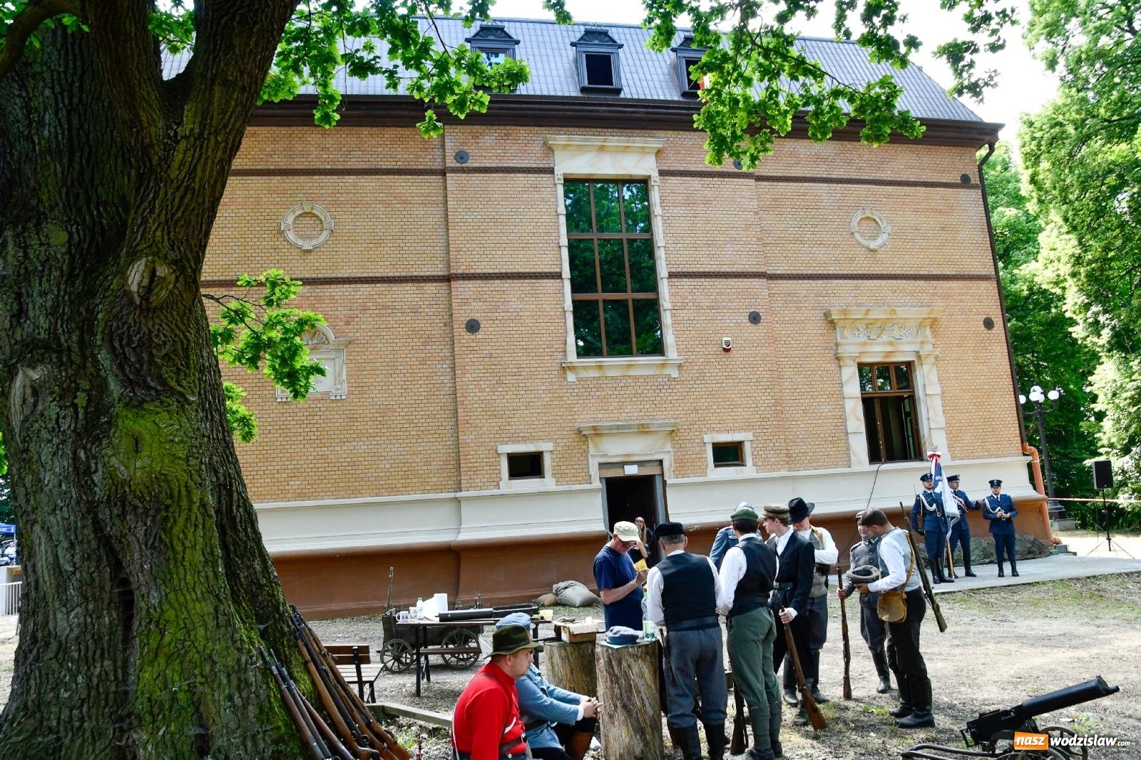 Zdjęcie w galerii na portalu naszwodzislaw.com: Narodowy Dzień Powstań Śląskich. Tysiące ludzi na inscenizacji w Rzuchowie [FOTO i WIDEO] wiadomości z regionu