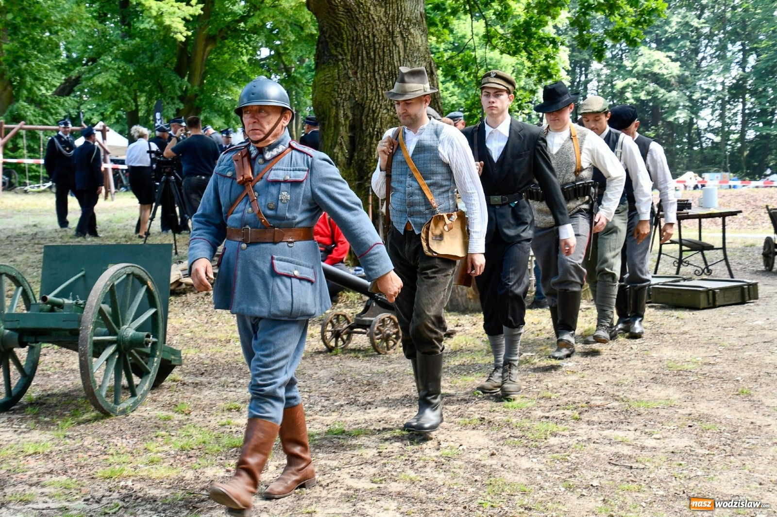Zdjęcie w galerii na portalu naszwodzislaw.com: Narodowy Dzień Powstań Śląskich. Tysiące ludzi na inscenizacji w Rzuchowie [FOTO i WIDEO] wiadomości z regionu