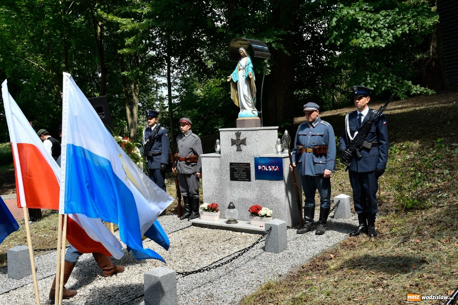 Zdjęcie w galerii na portalu naszwodzislaw.com: Narodowy Dzień Powstań Śląskich. Tysiące ludzi na inscenizacji w Rzuchowie [FOTO i WIDEO] wiadomości z regionu