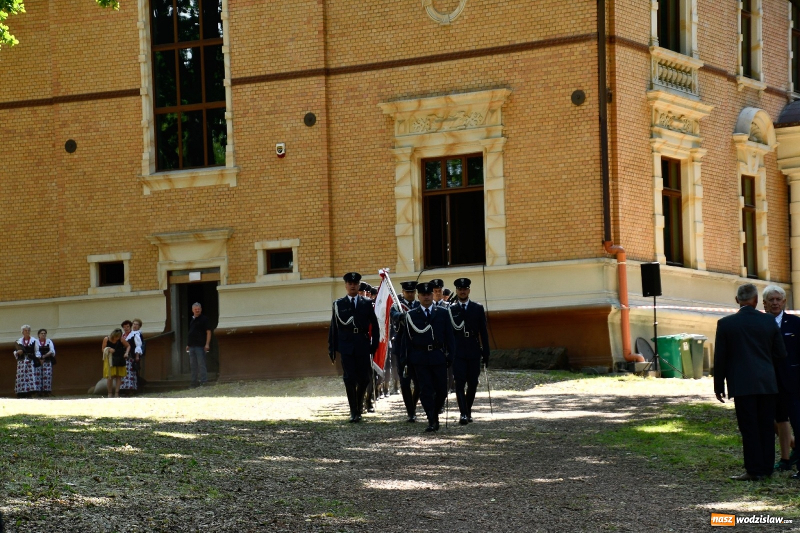 Zdjęcie w galerii na portalu naszwodzislaw.com: Narodowy Dzień Powstań Śląskich. Tysiące ludzi na inscenizacji w Rzuchowie [FOTO i WIDEO] wiadomości z regionu
