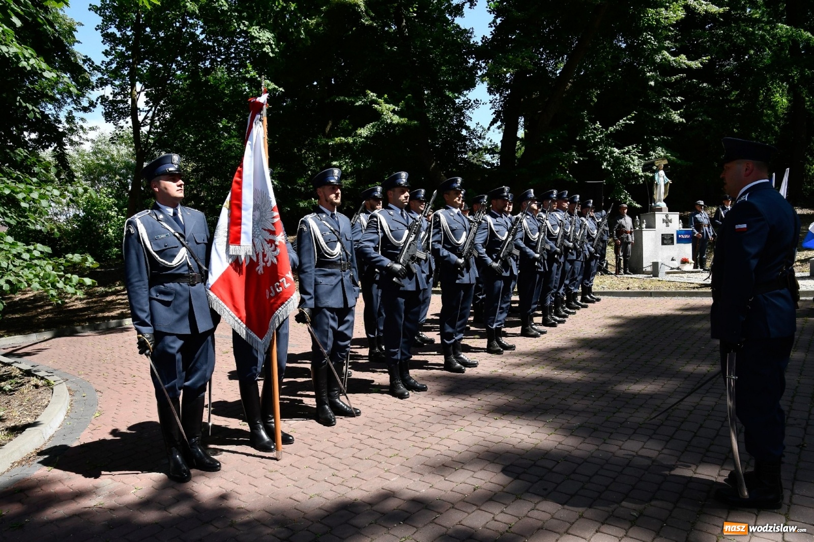 Zdjęcie w galerii na portalu naszwodzislaw.com: Narodowy Dzień Powstań Śląskich. Tysiące ludzi na inscenizacji w Rzuchowie [FOTO i WIDEO] wiadomości z regionu