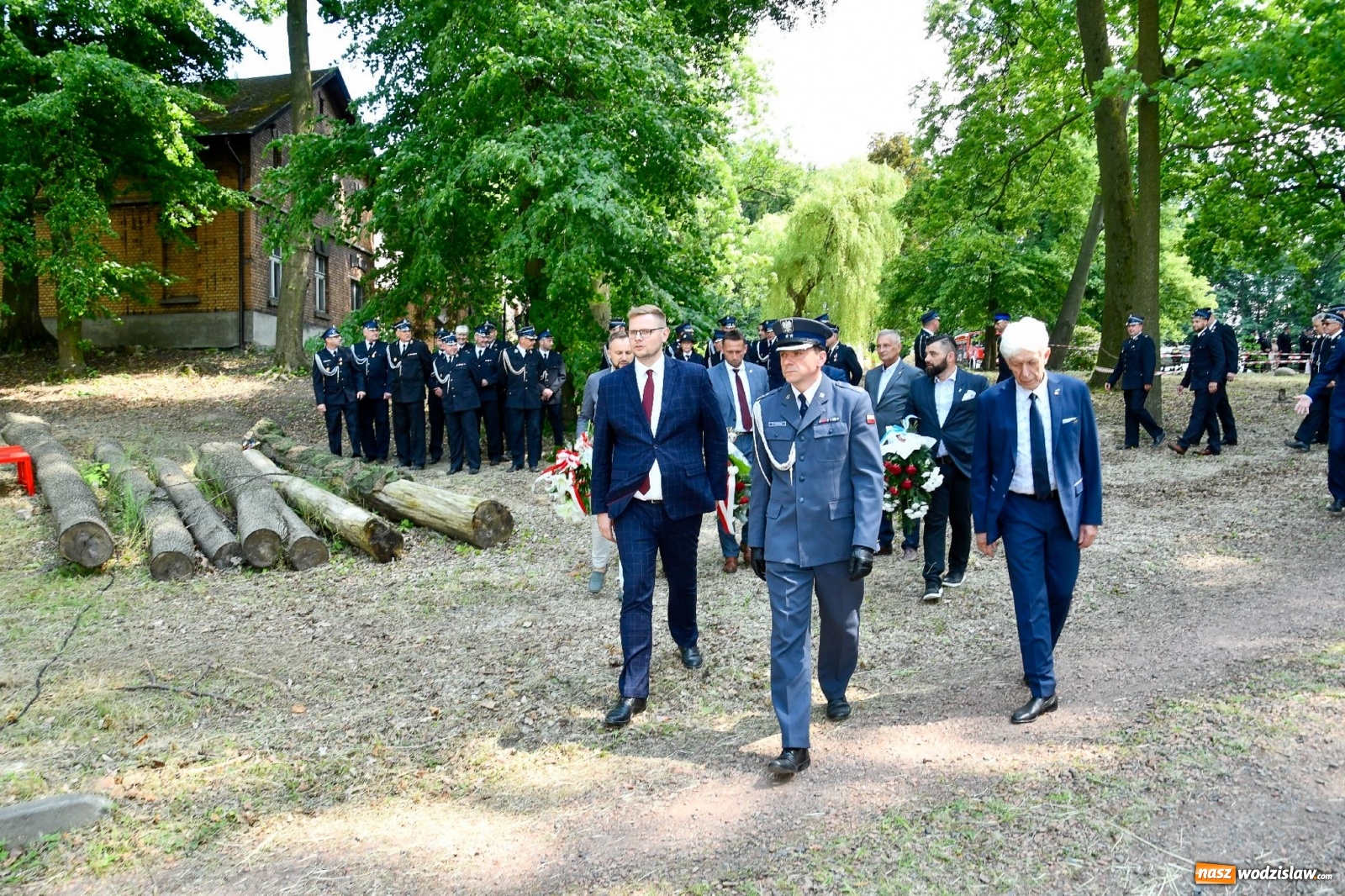 Zdjęcie w galerii na portalu naszwodzislaw.com: Narodowy Dzień Powstań Śląskich. Tysiące ludzi na inscenizacji w Rzuchowie [FOTO i WIDEO] wiadomości z regionu