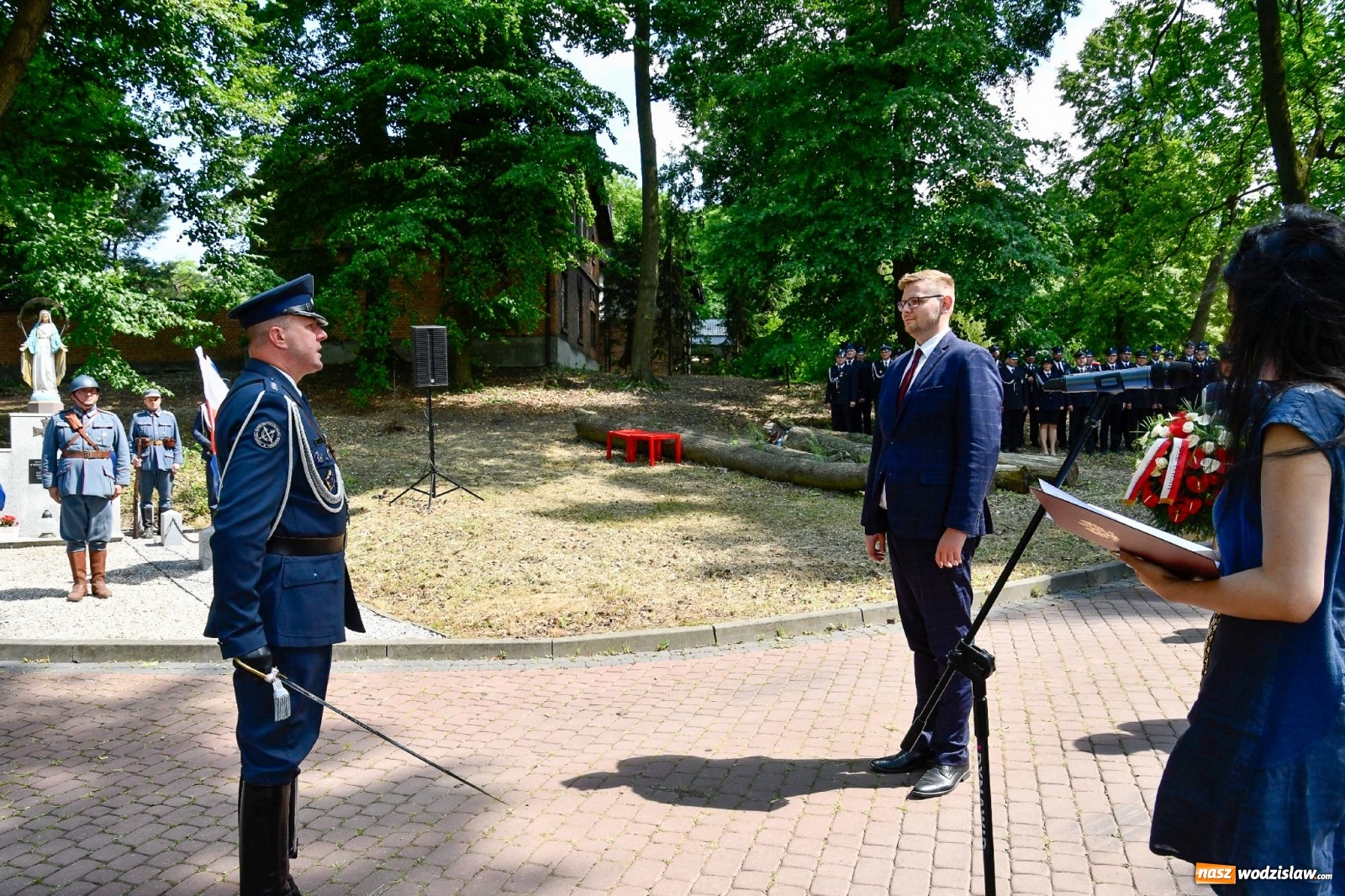Zdjęcie w galerii na portalu naszwodzislaw.com: Narodowy Dzień Powstań Śląskich. Tysiące ludzi na inscenizacji w Rzuchowie [FOTO i WIDEO] wiadomości z regionu