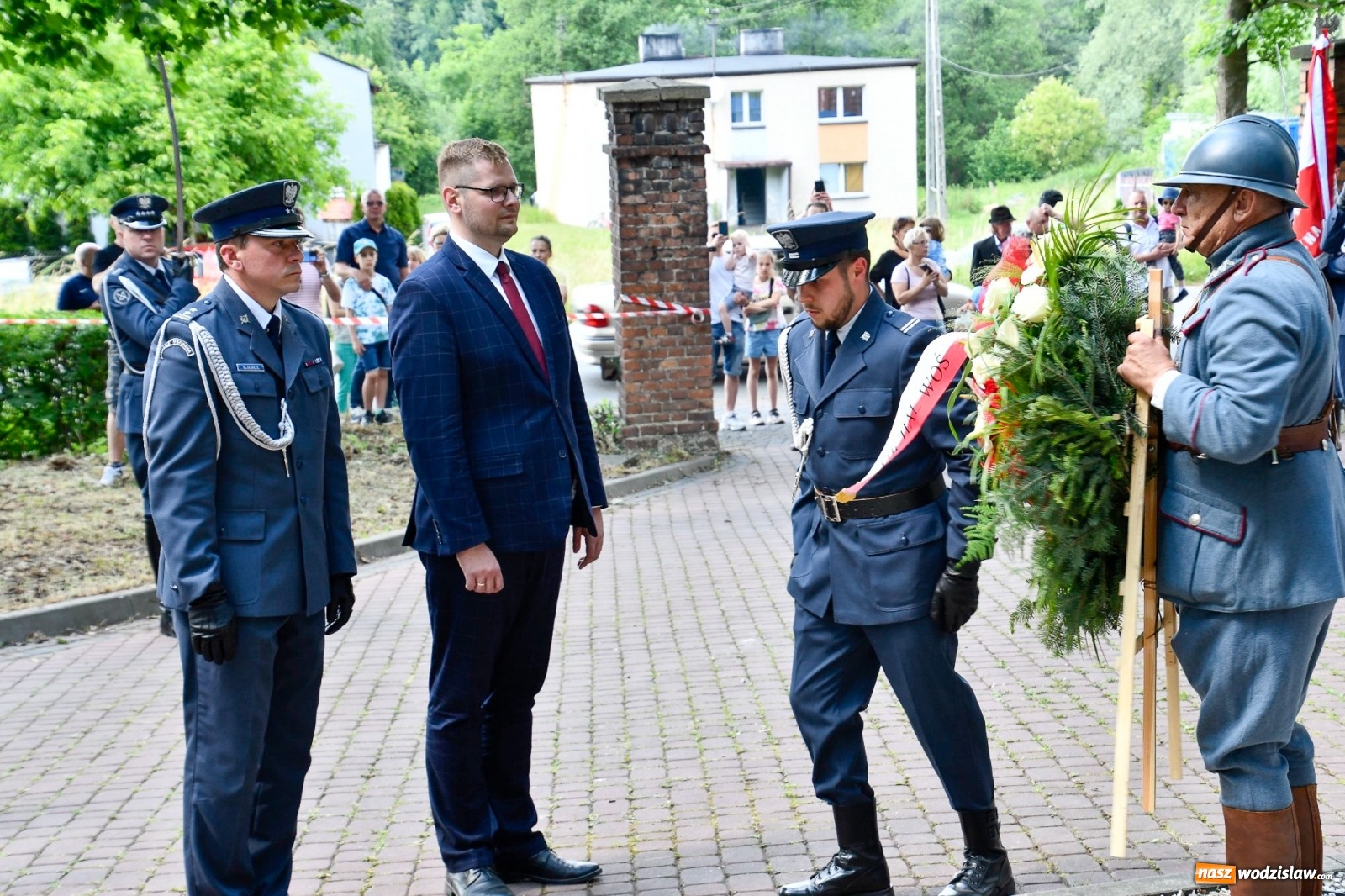 Zdjęcie w galerii na portalu naszwodzislaw.com: Narodowy Dzień Powstań Śląskich. Tysiące ludzi na inscenizacji w Rzuchowie [FOTO i WIDEO] wiadomości z regionu