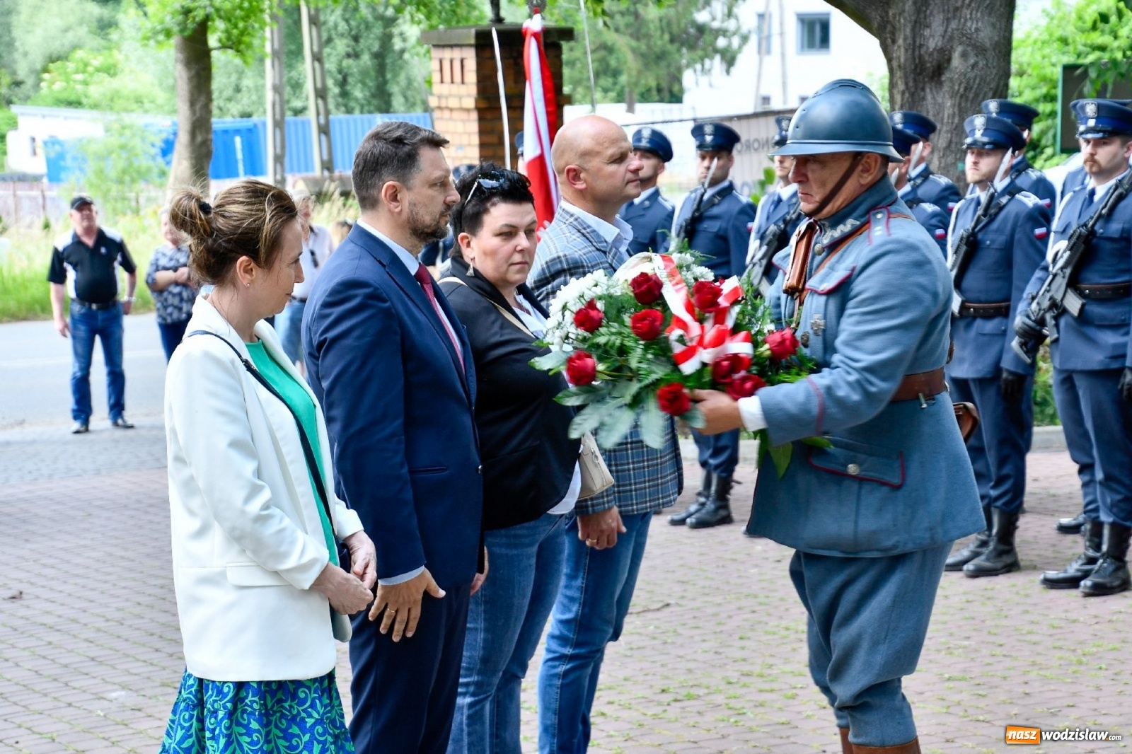 Zdjęcie w galerii na portalu naszwodzislaw.com: Narodowy Dzień Powstań Śląskich. Tysiące ludzi na inscenizacji w Rzuchowie [FOTO i WIDEO] wiadomości z regionu