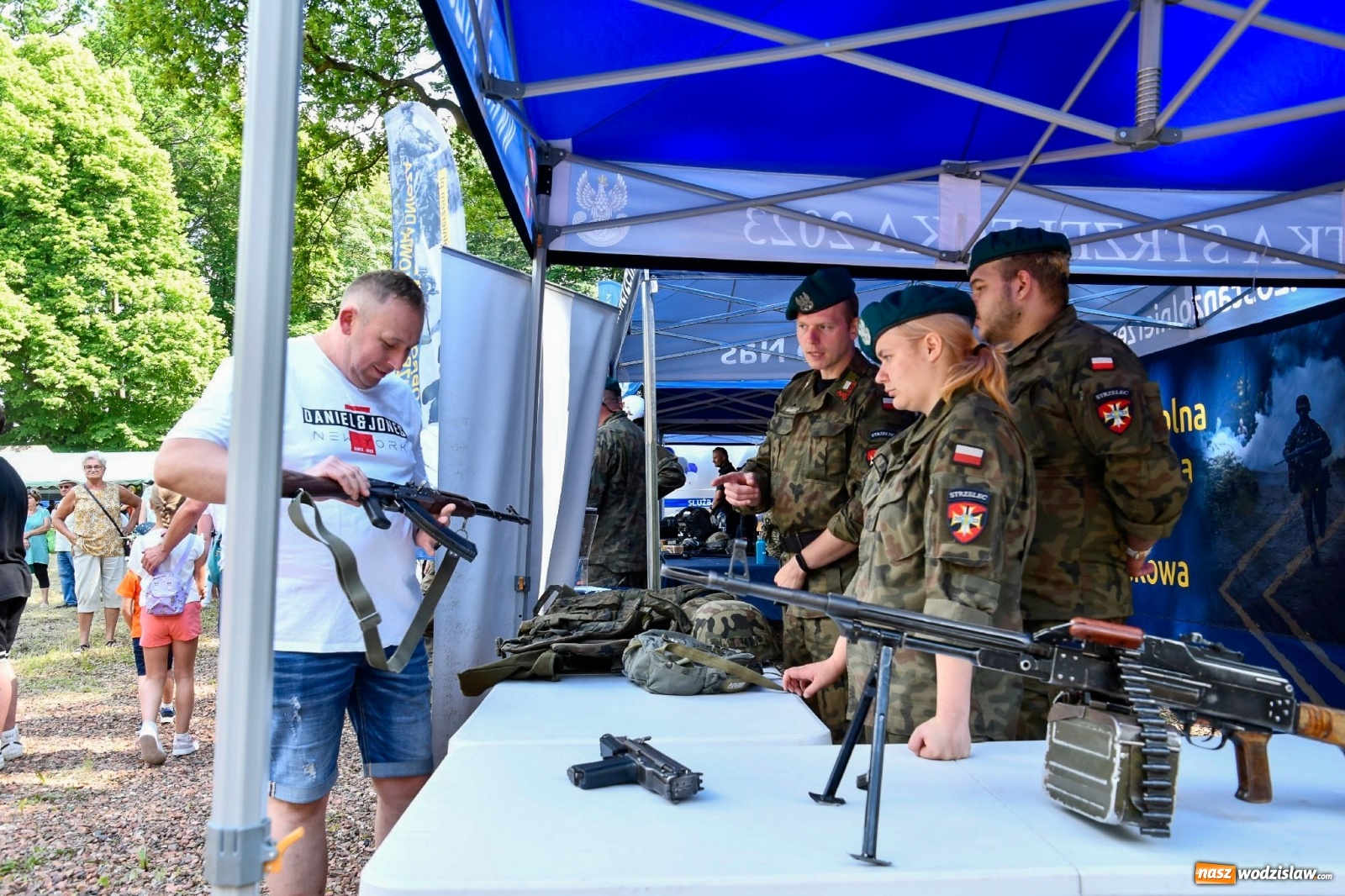 Zdjęcie w galerii na portalu naszwodzislaw.com: Narodowy Dzień Powstań Śląskich. Tysiące ludzi na inscenizacji w Rzuchowie [FOTO i WIDEO] wiadomości z regionu