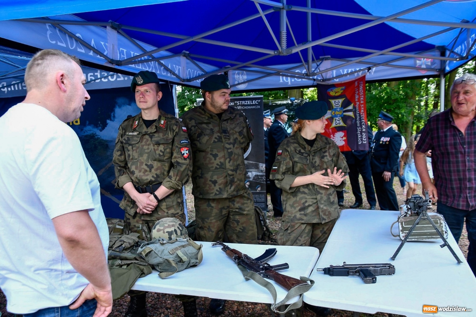Zdjęcie w galerii na portalu naszwodzislaw.com: Narodowy Dzień Powstań Śląskich. Tysiące ludzi na inscenizacji w Rzuchowie [FOTO i WIDEO] wiadomości z regionu