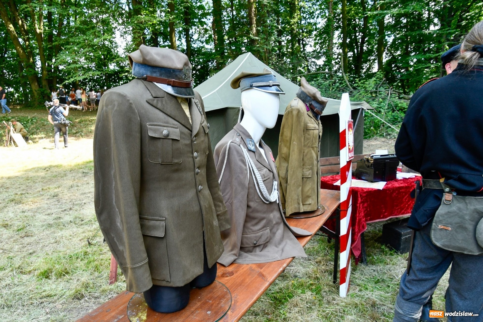 Zdjęcie w galerii na portalu naszwodzislaw.com: Narodowy Dzień Powstań Śląskich. Tysiące ludzi na inscenizacji w Rzuchowie [FOTO i WIDEO] wiadomości z regionu