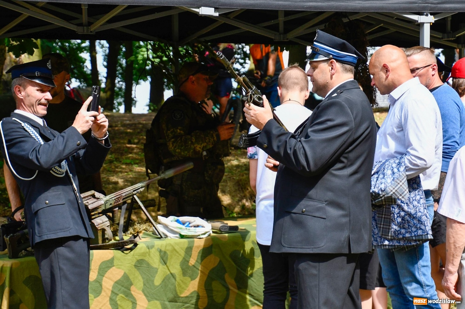 Zdjęcie w galerii na portalu naszwodzislaw.com: Narodowy Dzień Powstań Śląskich. Tysiące ludzi na inscenizacji w Rzuchowie [FOTO i WIDEO] wiadomości z regionu